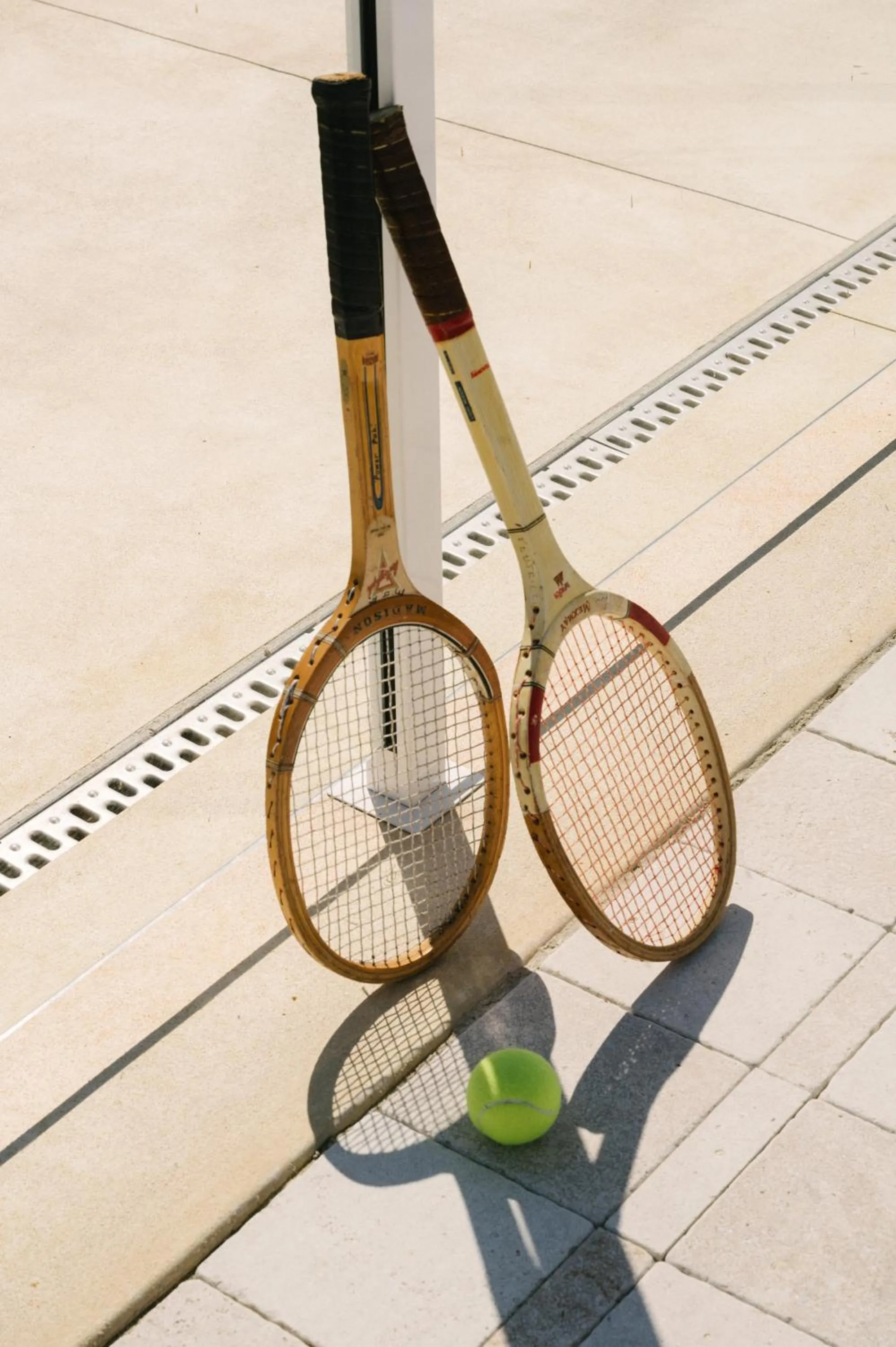 Tennis court in The Timothée Resort