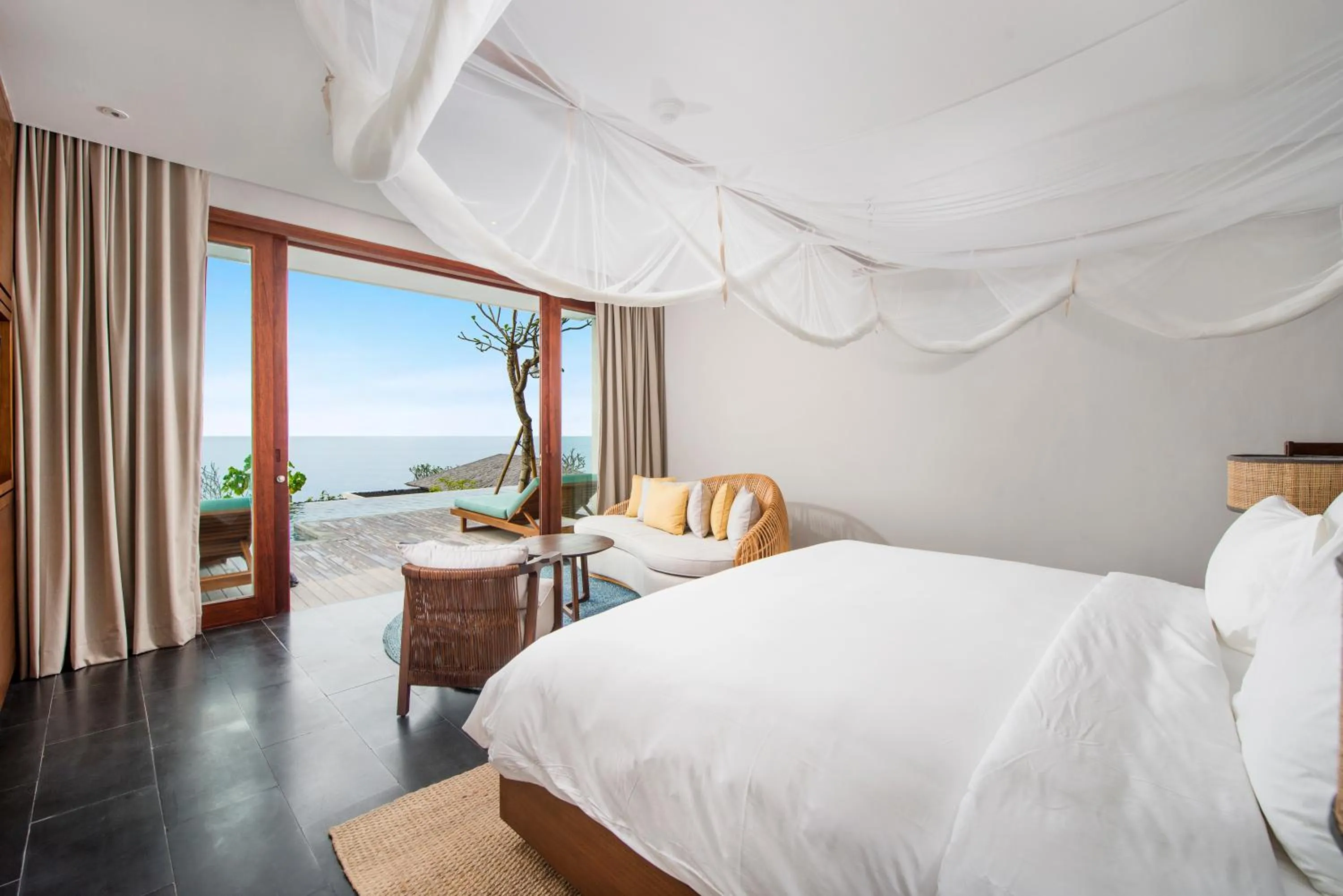 Bed in Six Senses Uluwatu