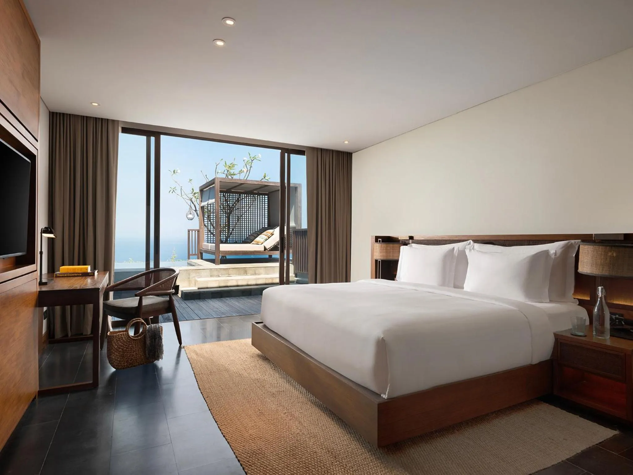 Photo of the whole room, Bed in Six Senses Uluwatu