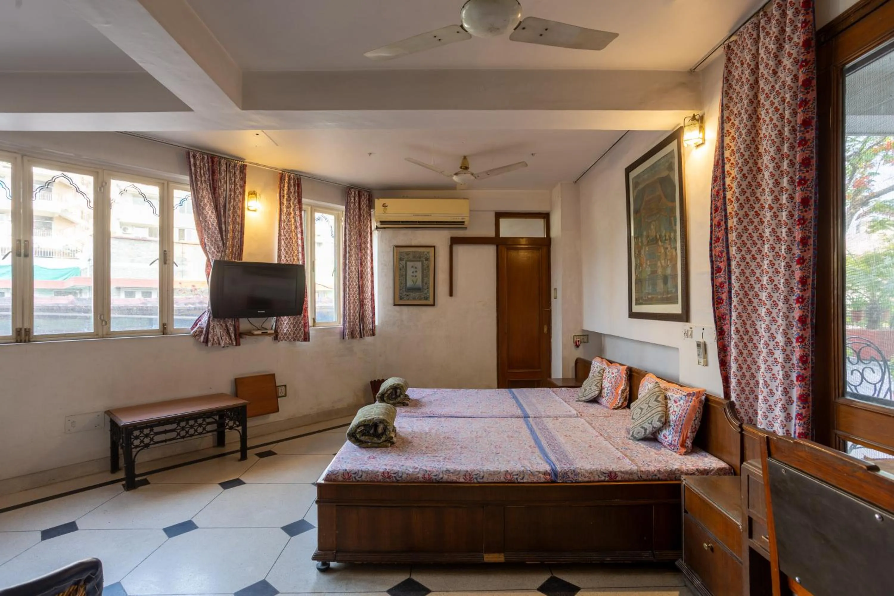 Bedroom, Bed in Jaipur Inn