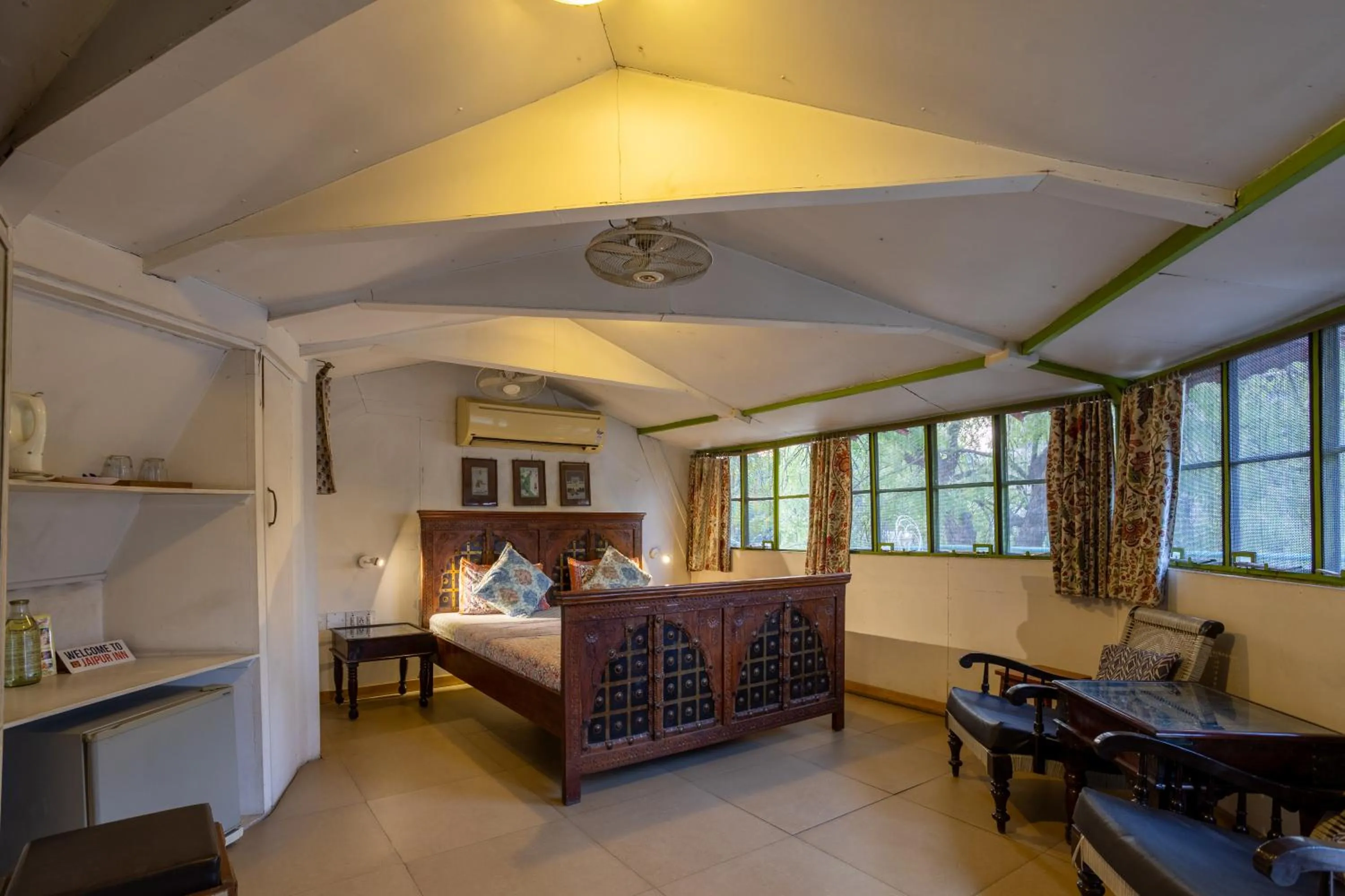 Photo of the whole room, Bed in Jaipur Inn