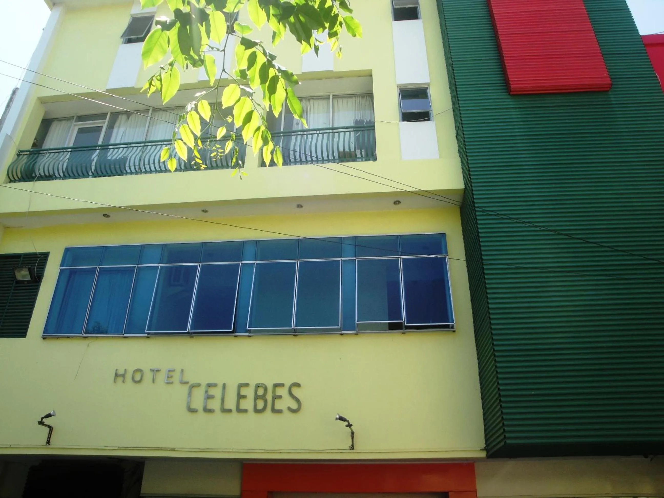 Facade/entrance in Hotel Celebes