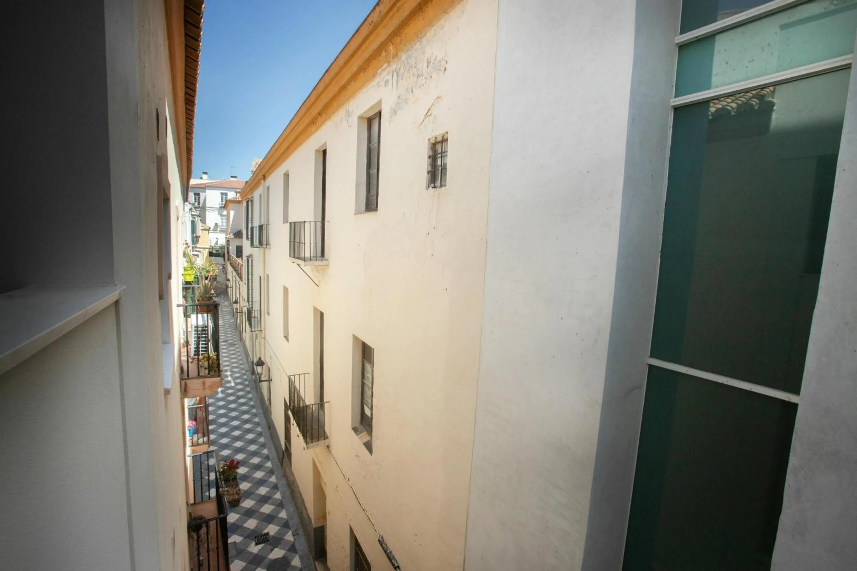 Street view in Feelathome Mártires Apartments