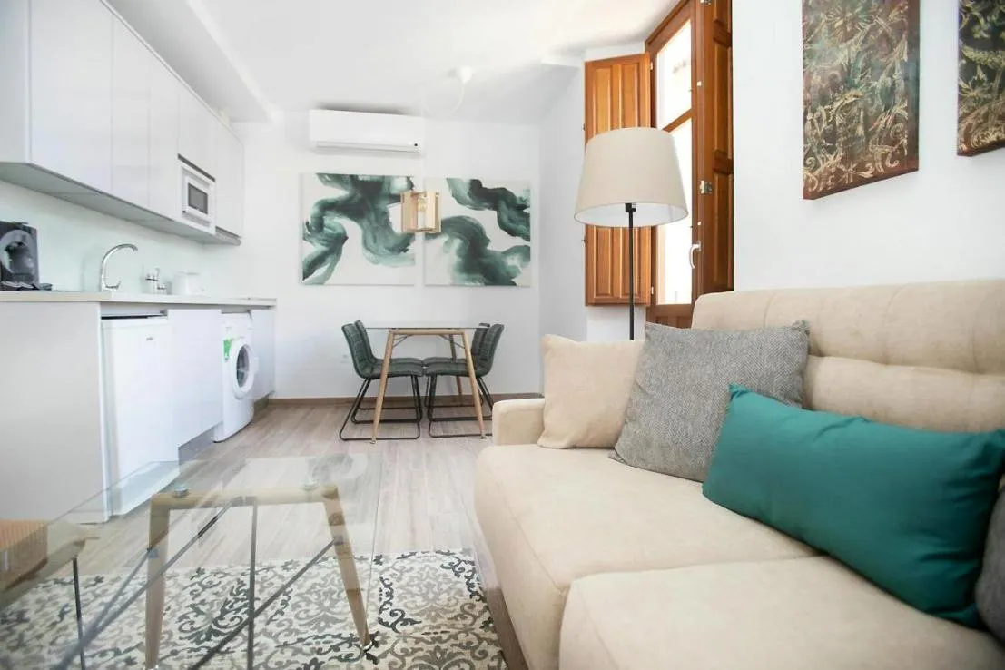 Kitchen or kitchenette in Feelathome Mártires Apartments