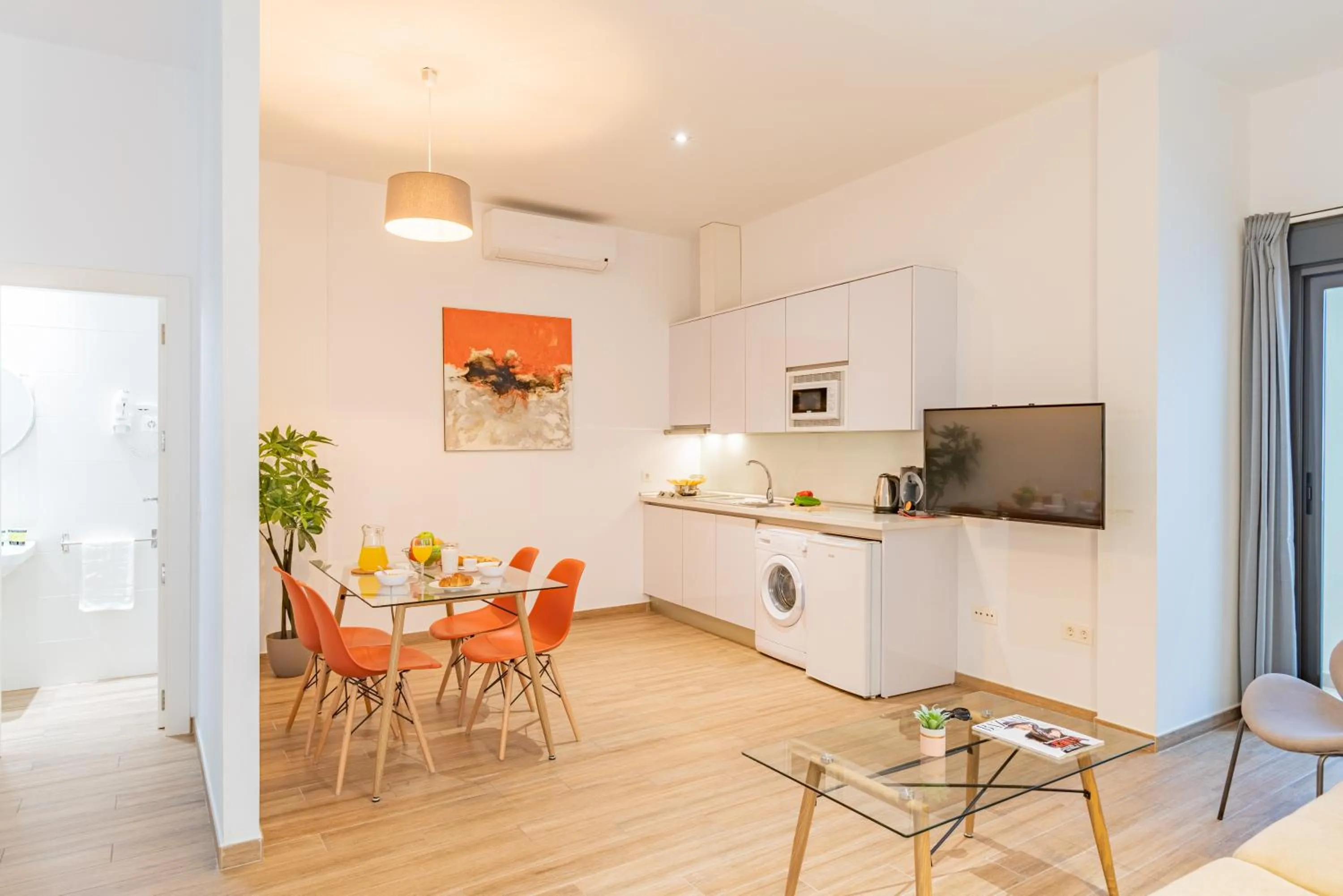 Kitchen or kitchenette in Feelathome Mártires Apartments