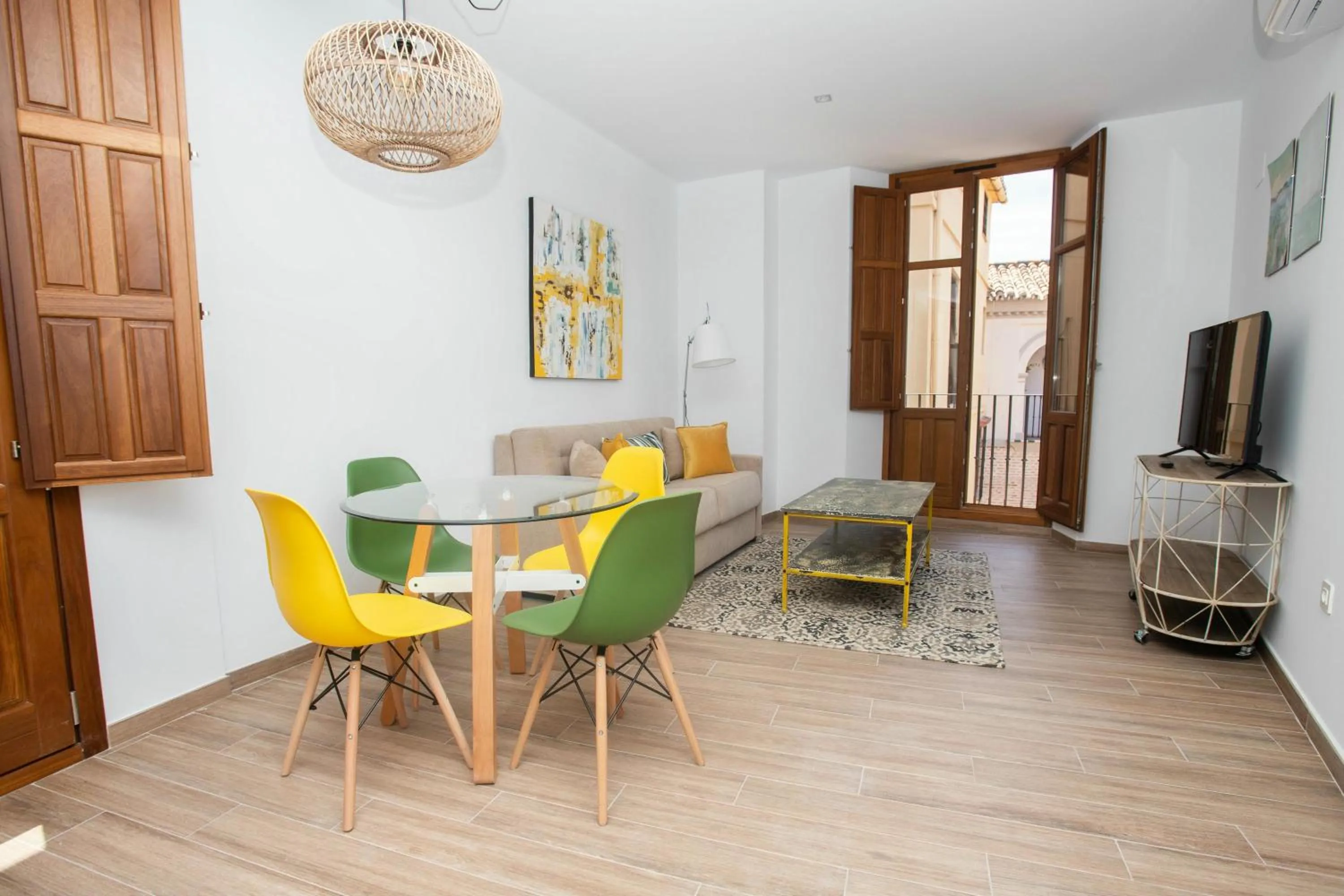 TV and multimedia in Feelathome Mártires Apartments