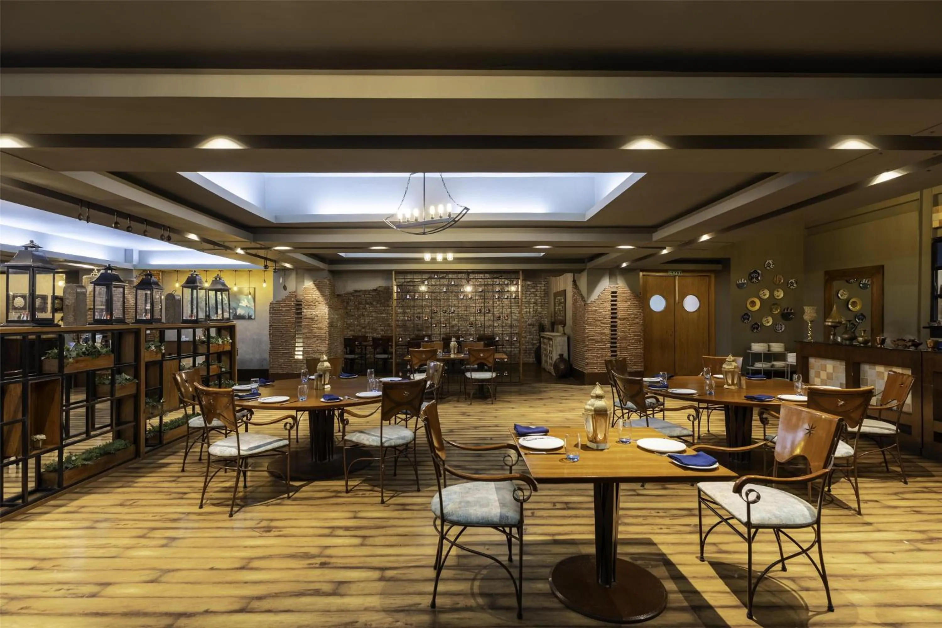 Restaurant/places to eat in Radisson Blu Hotel Pune Kharadi