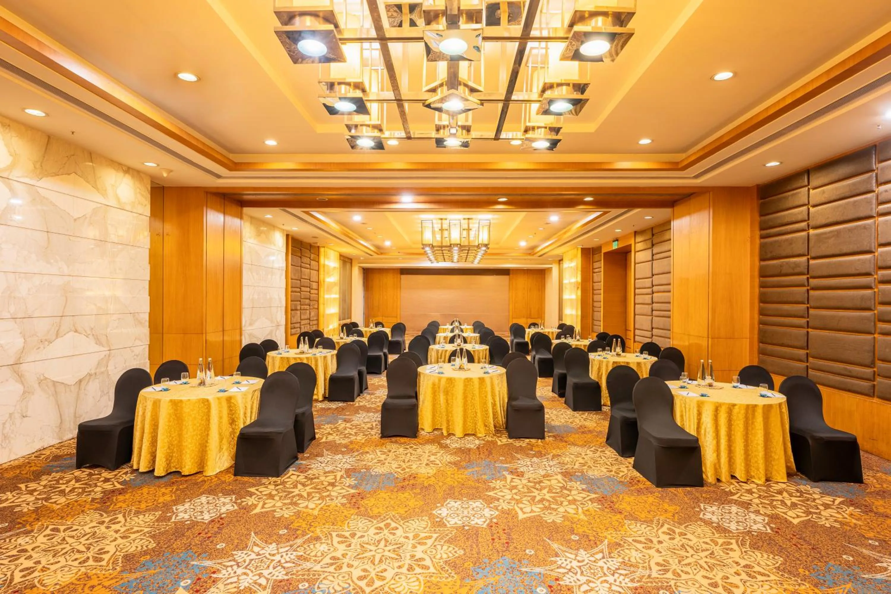 Seating area in Radisson Blu Hotel Pune Kharadi