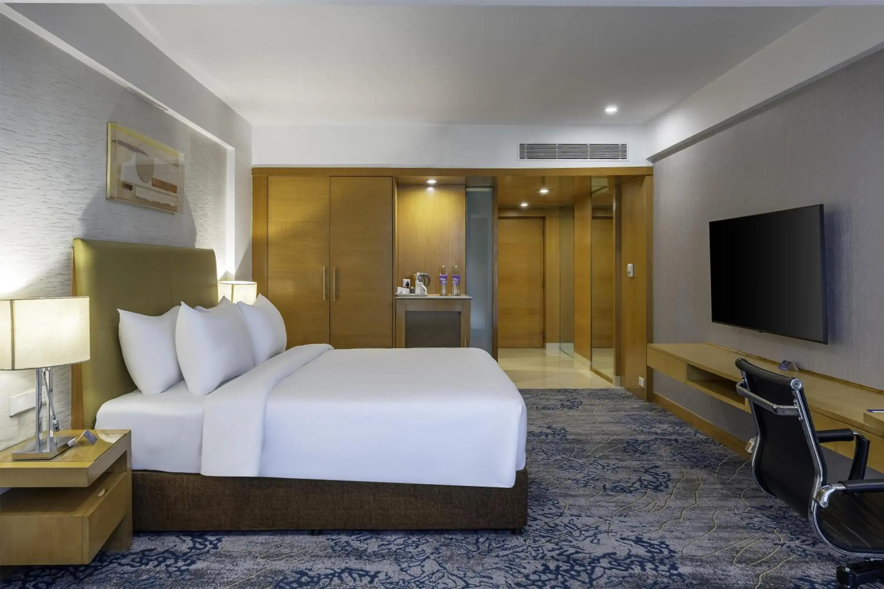Business Double Room with Complimentary 2 IMFL Drinks and 2 Pieces of Laundry per stay - single occupancy in Radisson Blu Hotel Pune Kharadi Business Double Room with Complimentary 2 IMFL Drinks and 2 Pieces of Laundry per stay - single occupancy in Radisson Blu Hotel Pune Kharadi