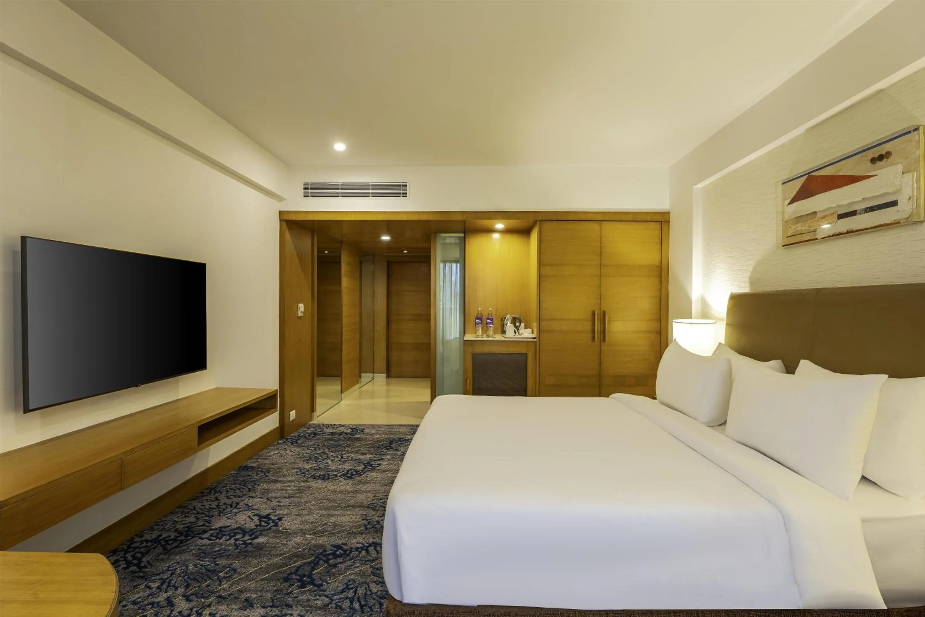 Bedroom, Bed in Radisson Blu Hotel Pune Kharadi
