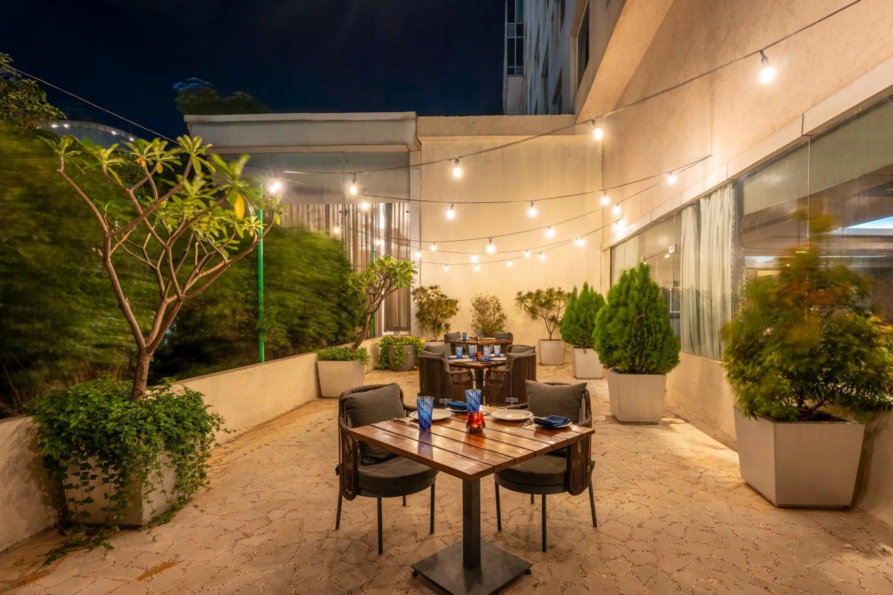 Restaurant/places to eat in Radisson Blu Hotel Pune Kharadi