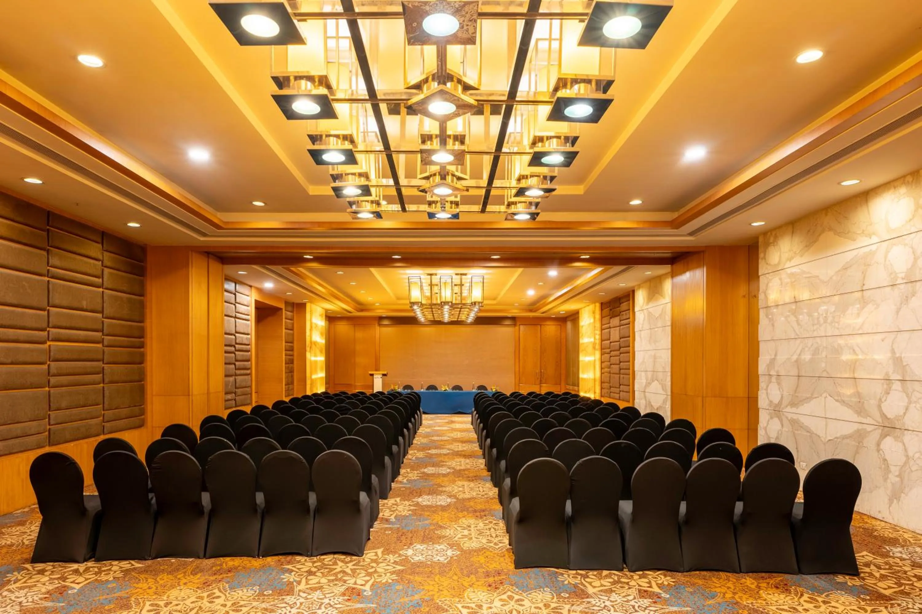 Seating area in Radisson Blu Hotel Pune Kharadi