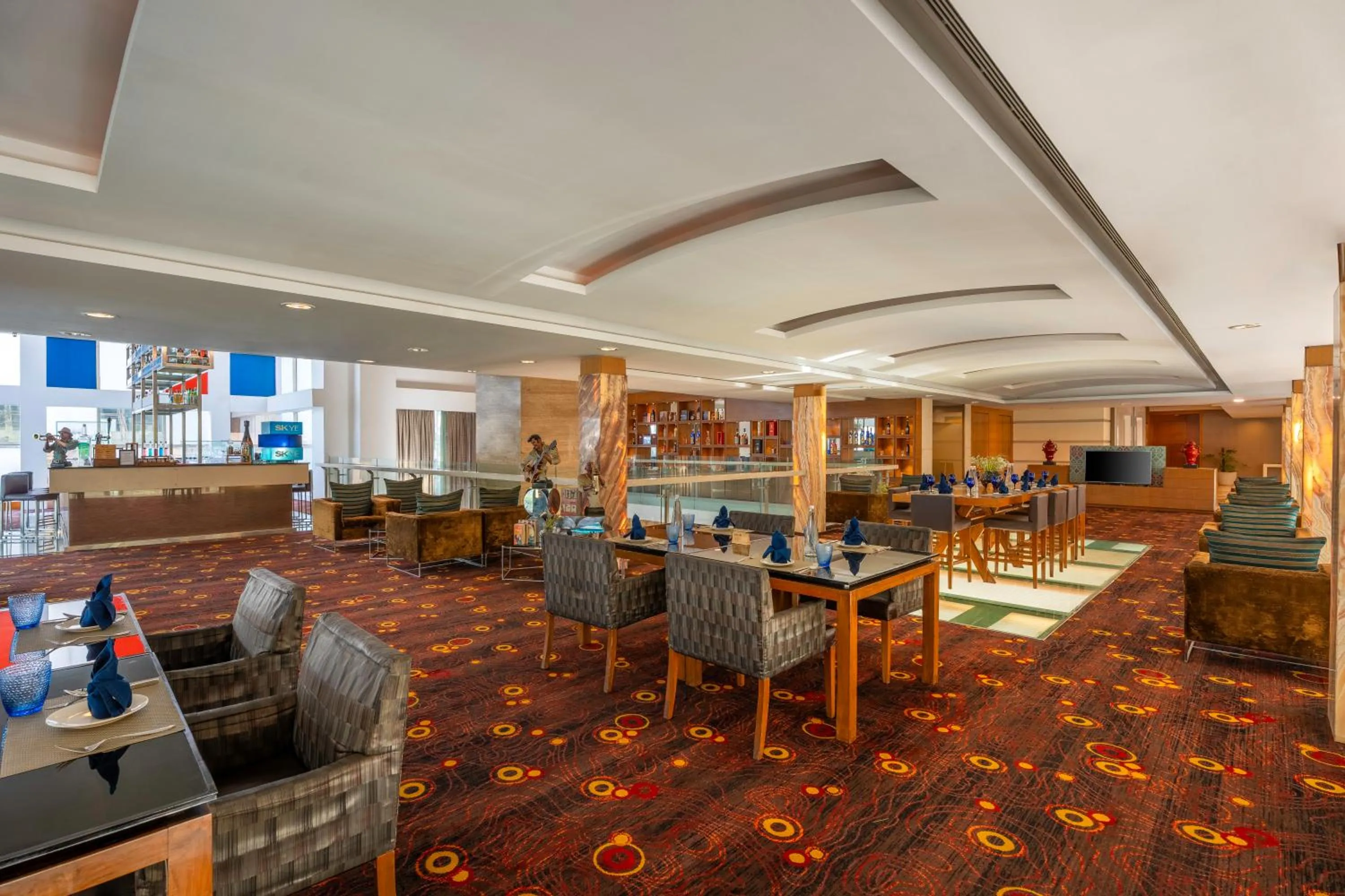 Restaurant/places to eat in Radisson Blu Hotel Pune Kharadi