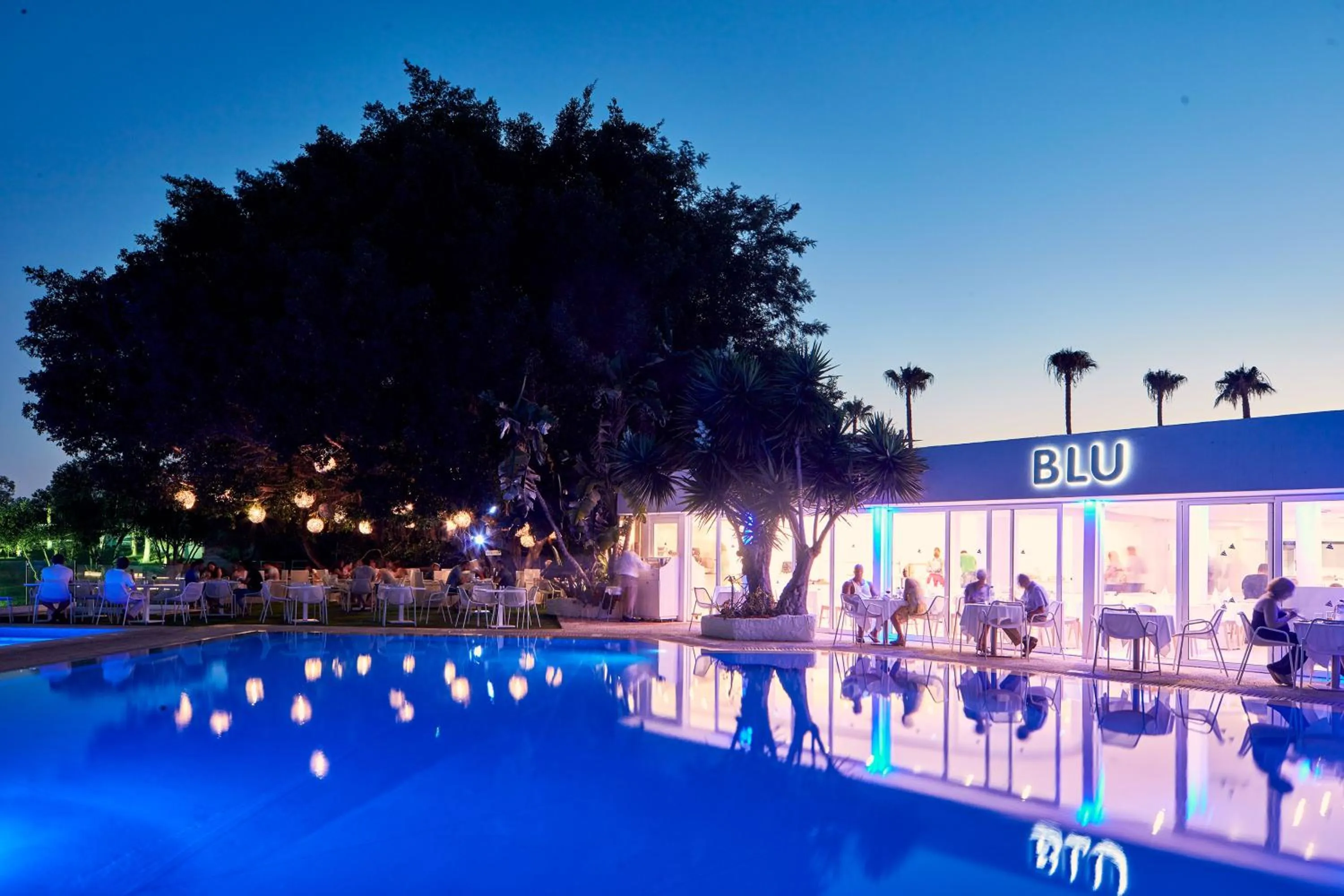 Restaurant/places to eat in So White Beach Resort