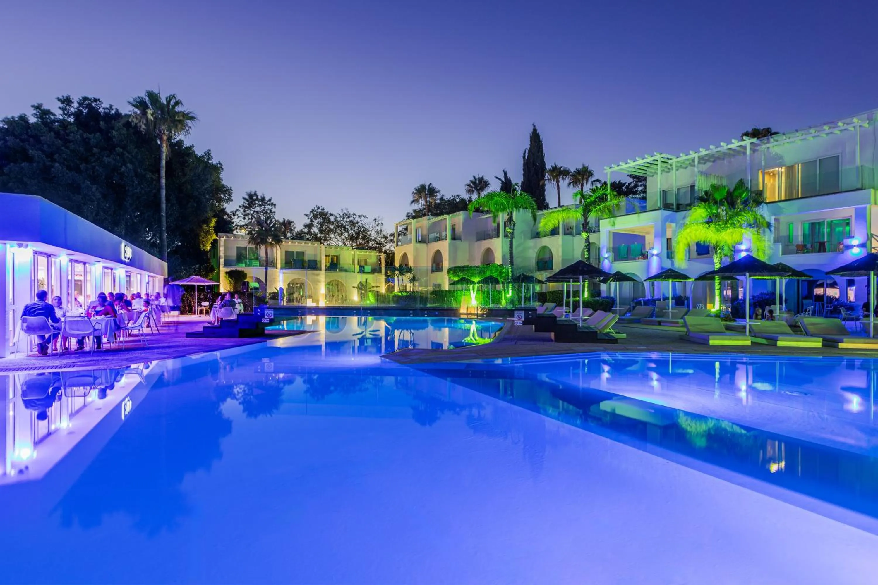 Restaurant/places to eat in So White Beach Resort