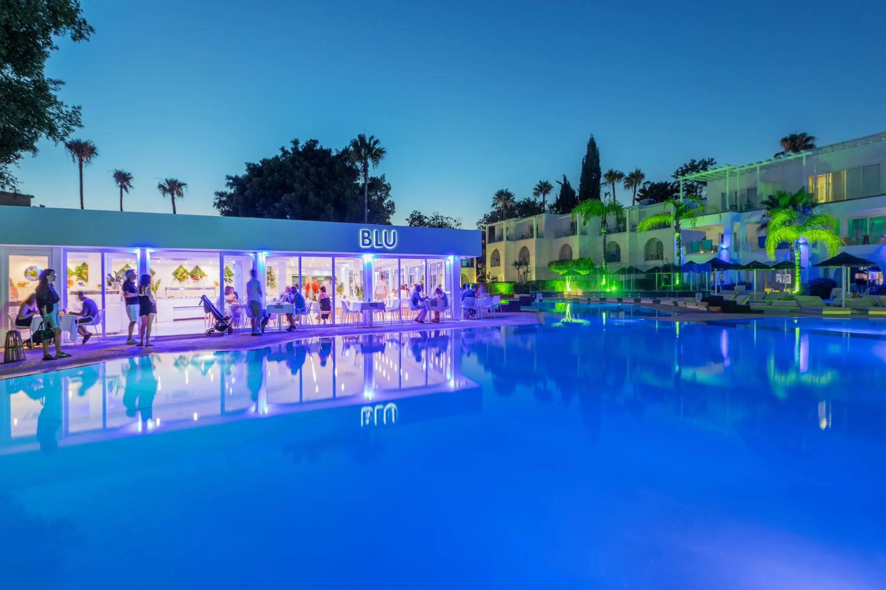 Restaurant/places to eat in So White Beach Resort