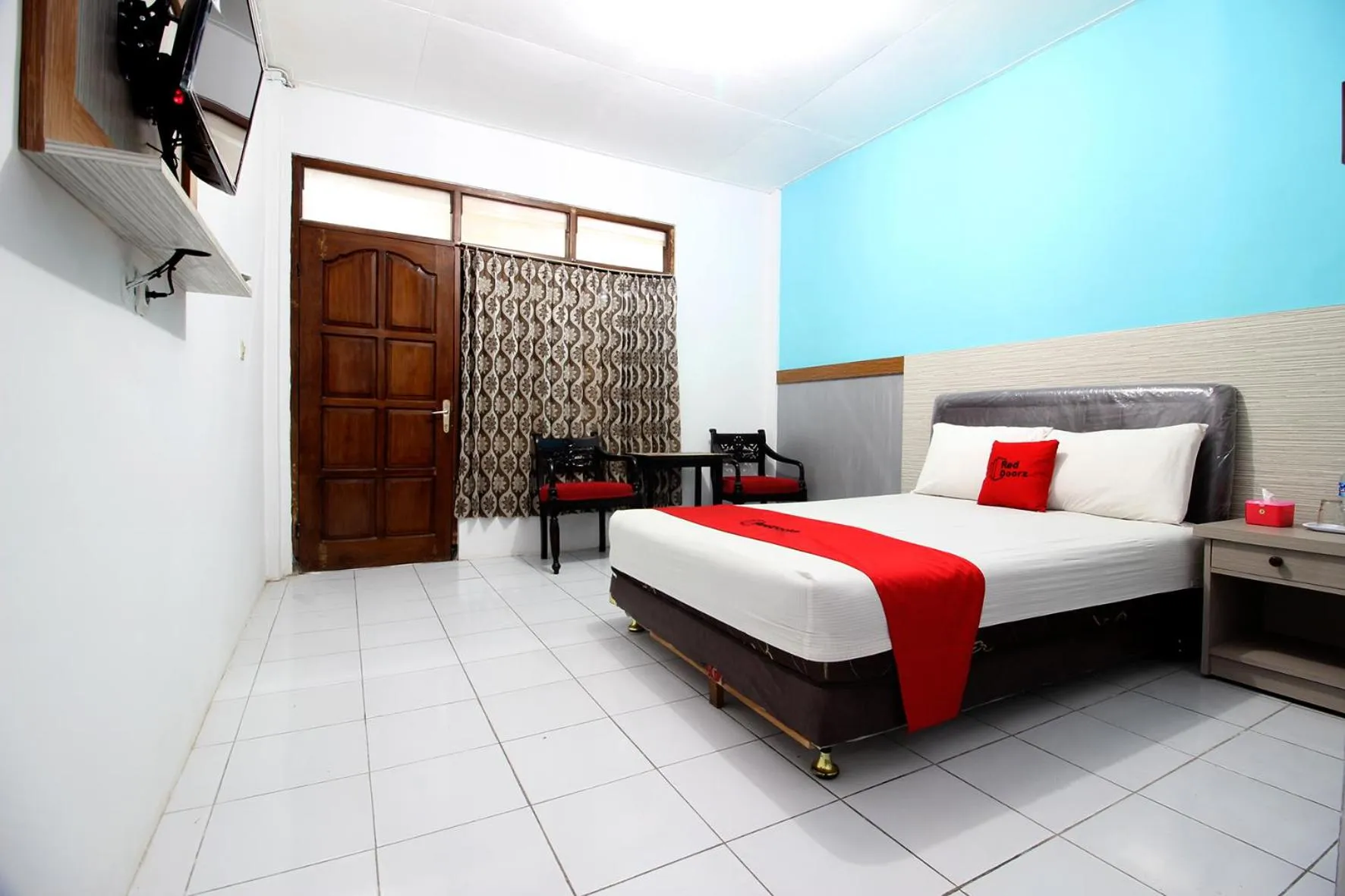 Bedroom, Bed in RedDoorz Plus Syariah near Lempuyangan Station 3