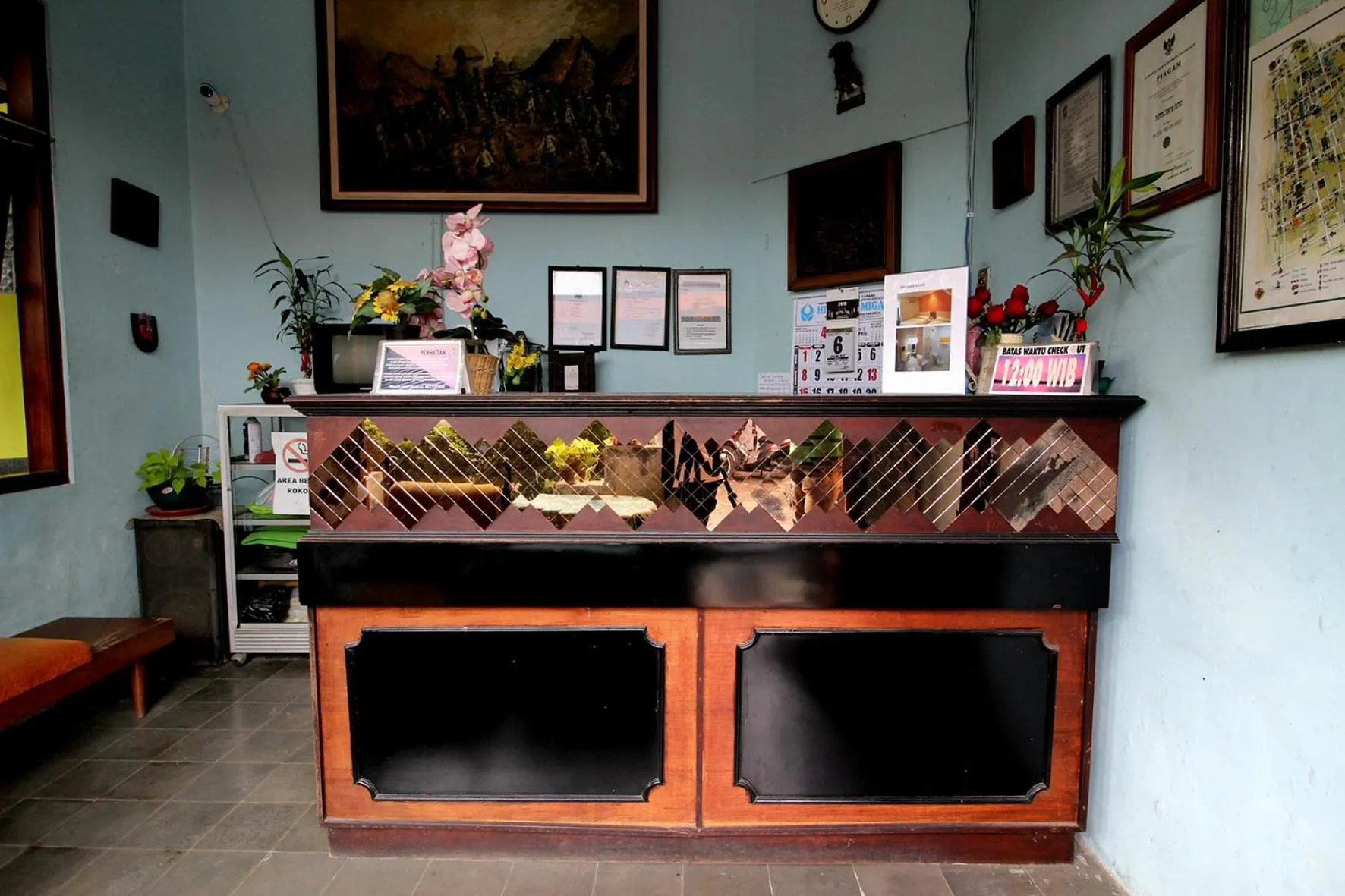 Lobby or reception in RedDoorz Plus Syariah near Lempuyangan Station 3