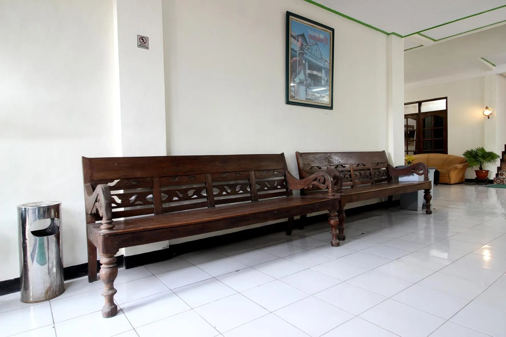 Area and facilities in RedDoorz Plus Syariah near Lempuyangan Station 3