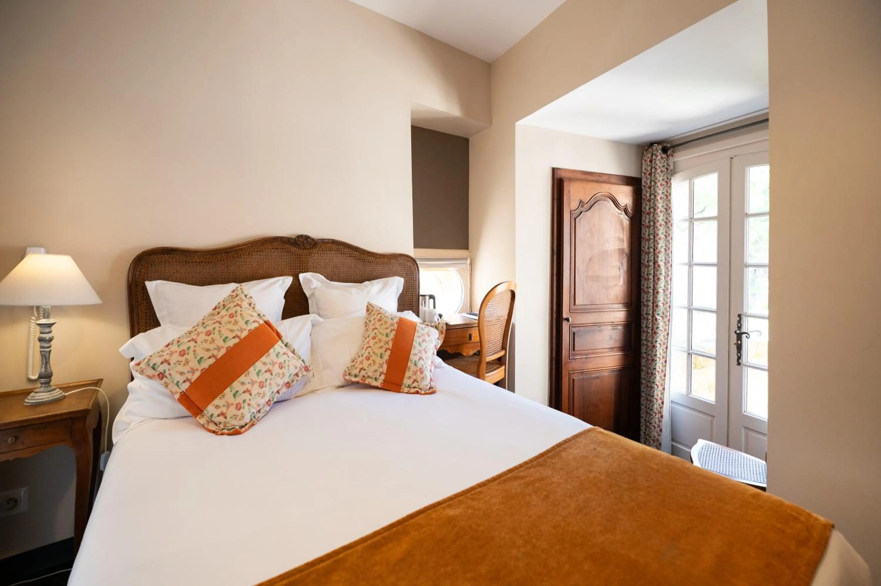 Photo of the whole room, Bed in Hôtel La Couleuvrine Sarlat Centre Ville