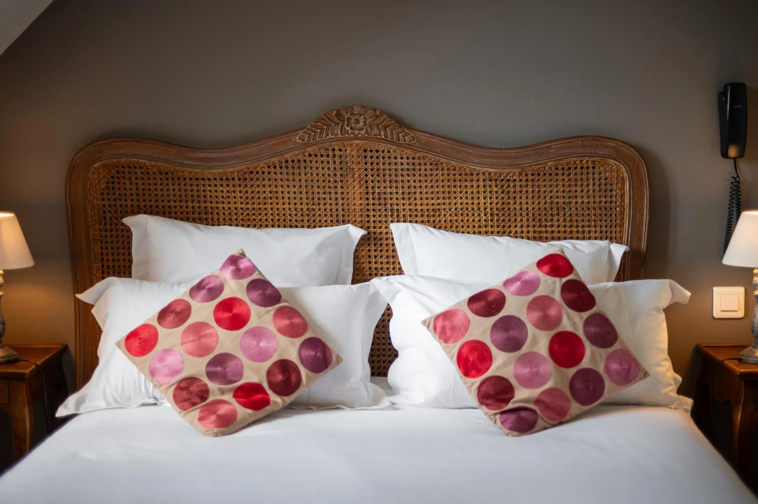 Bed in Hôtel La Couleuvrine Sarlat Centre Ville