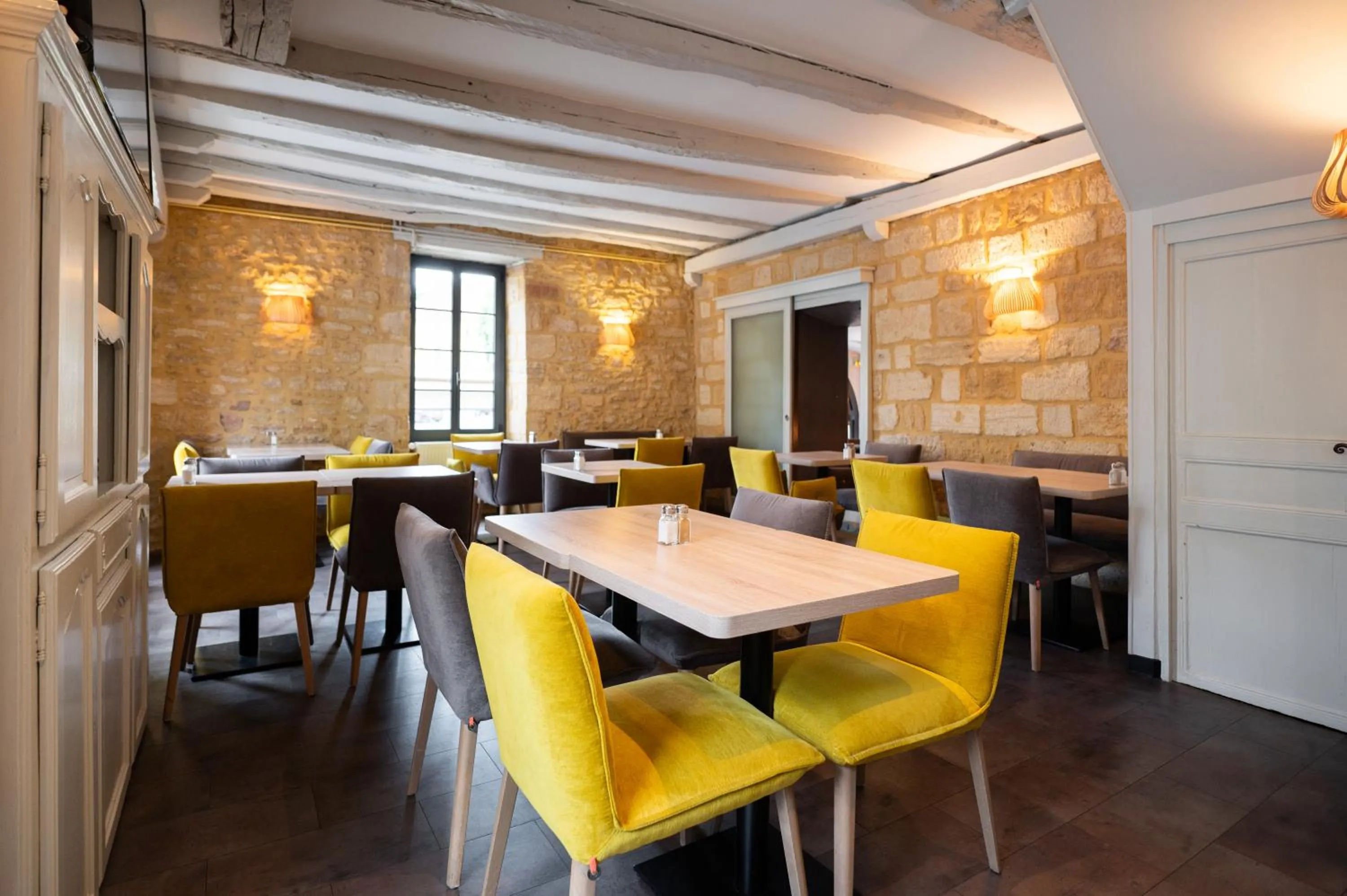 Breakfast in Hôtel La Couleuvrine Sarlat Centre Ville