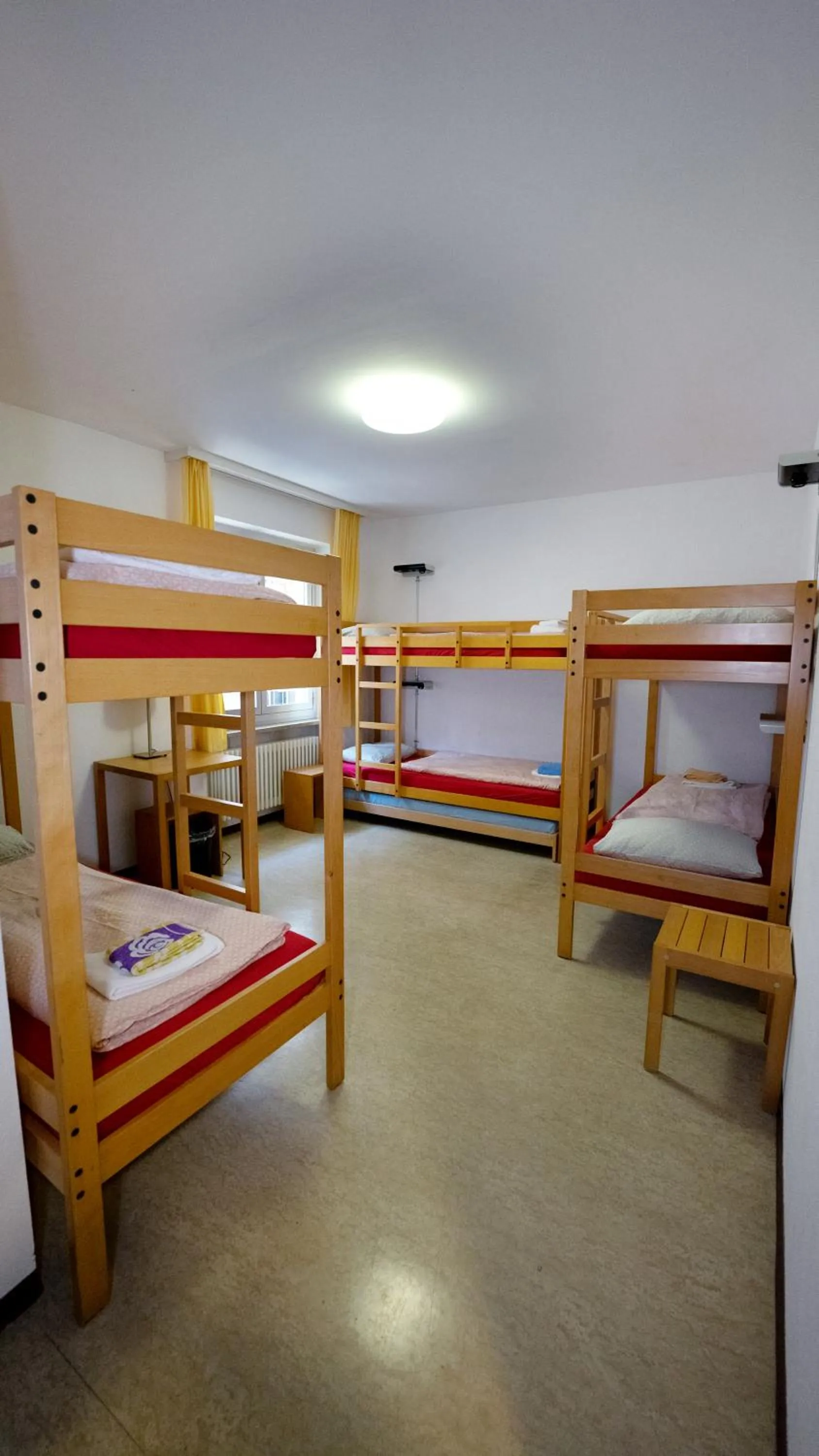 Photo of the whole room, Bed in Locarno Youth Hostel
