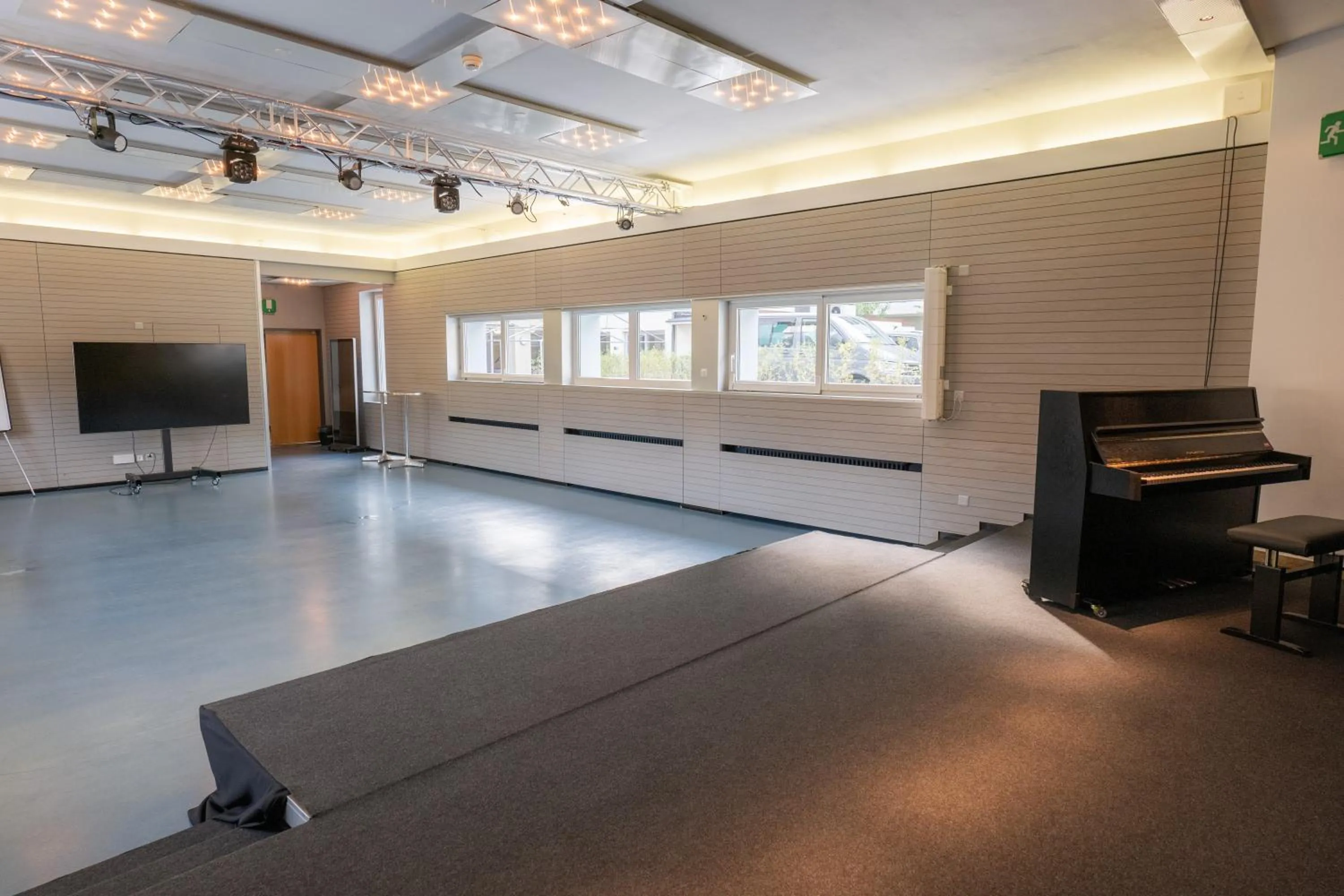 Communal lounge/ TV room in Locarno Youth Hostel