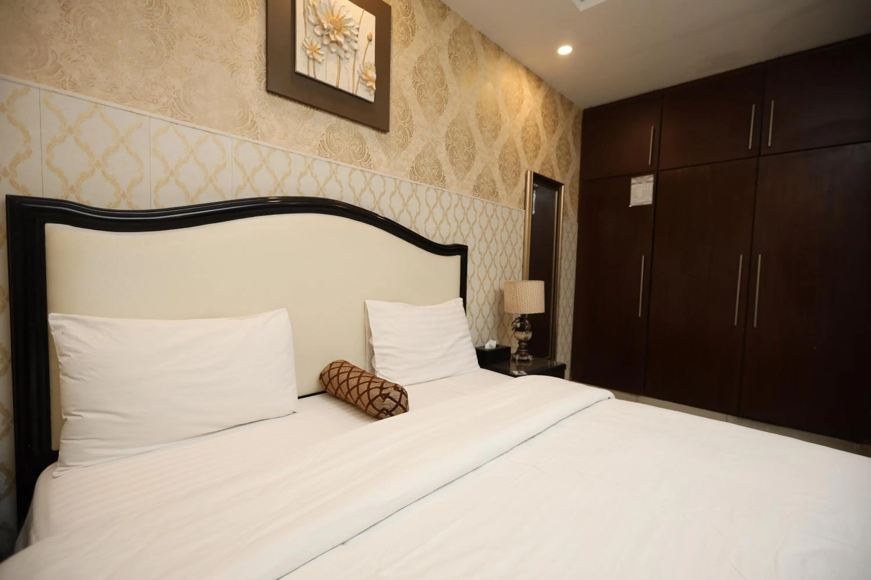 Bedroom, Bed in Safari Club 4