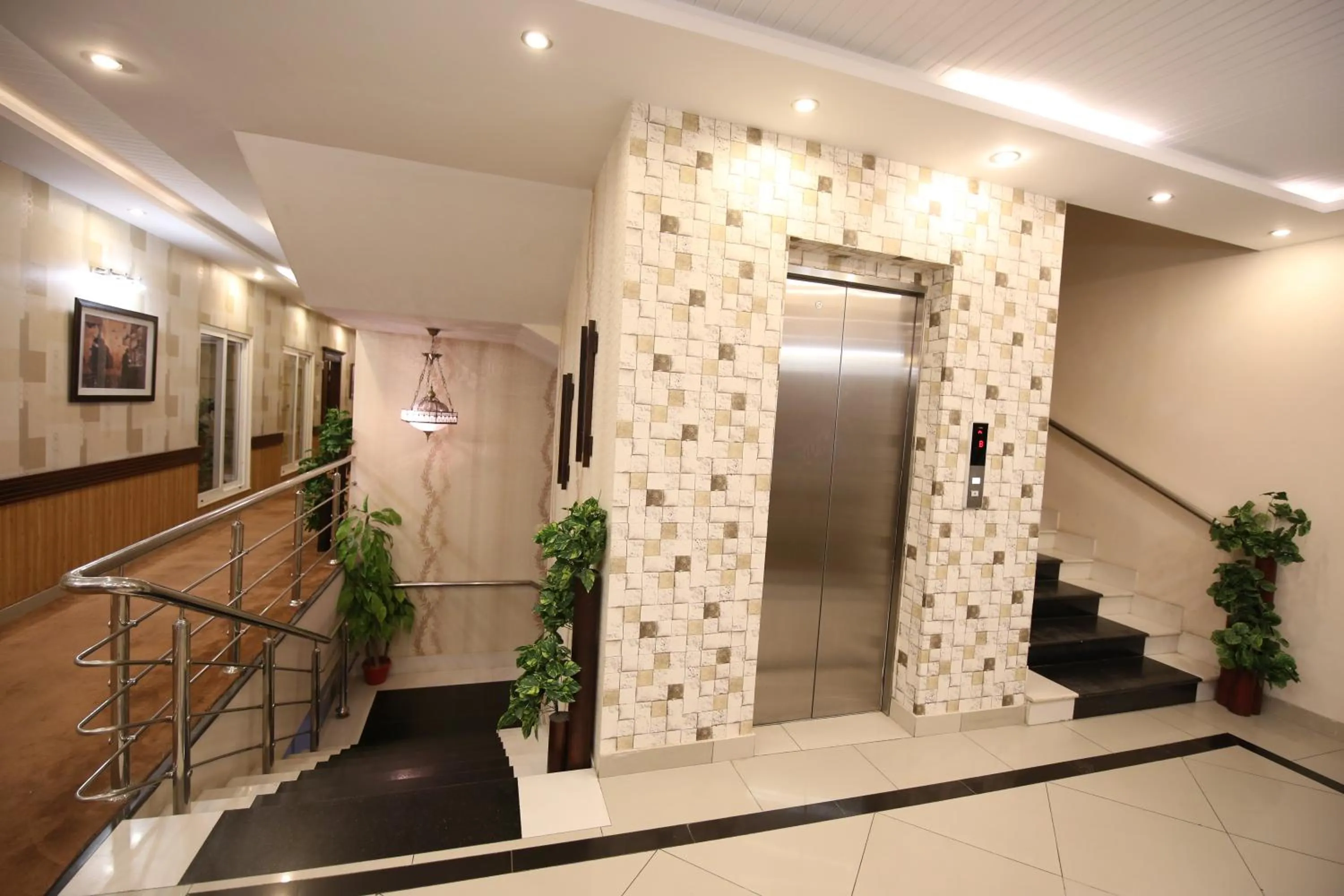 elevator in Safari Club 4