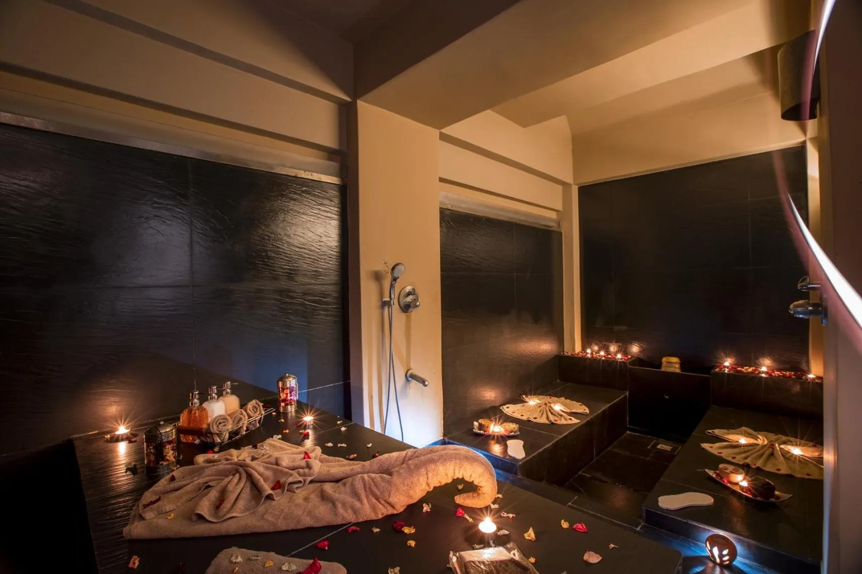 Spa and wellness centre/facilities in Palais Mirage d'Atlas, Suites de Luxe & Spa