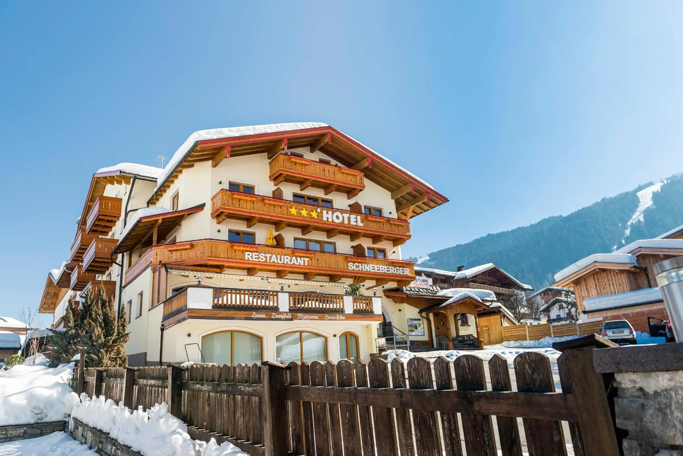 Facade/entrance in Hotel Schneeberger