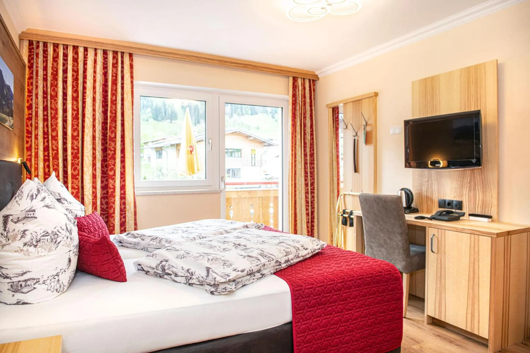 Balcony/Terrace, Bed in Hotel Schneeberger