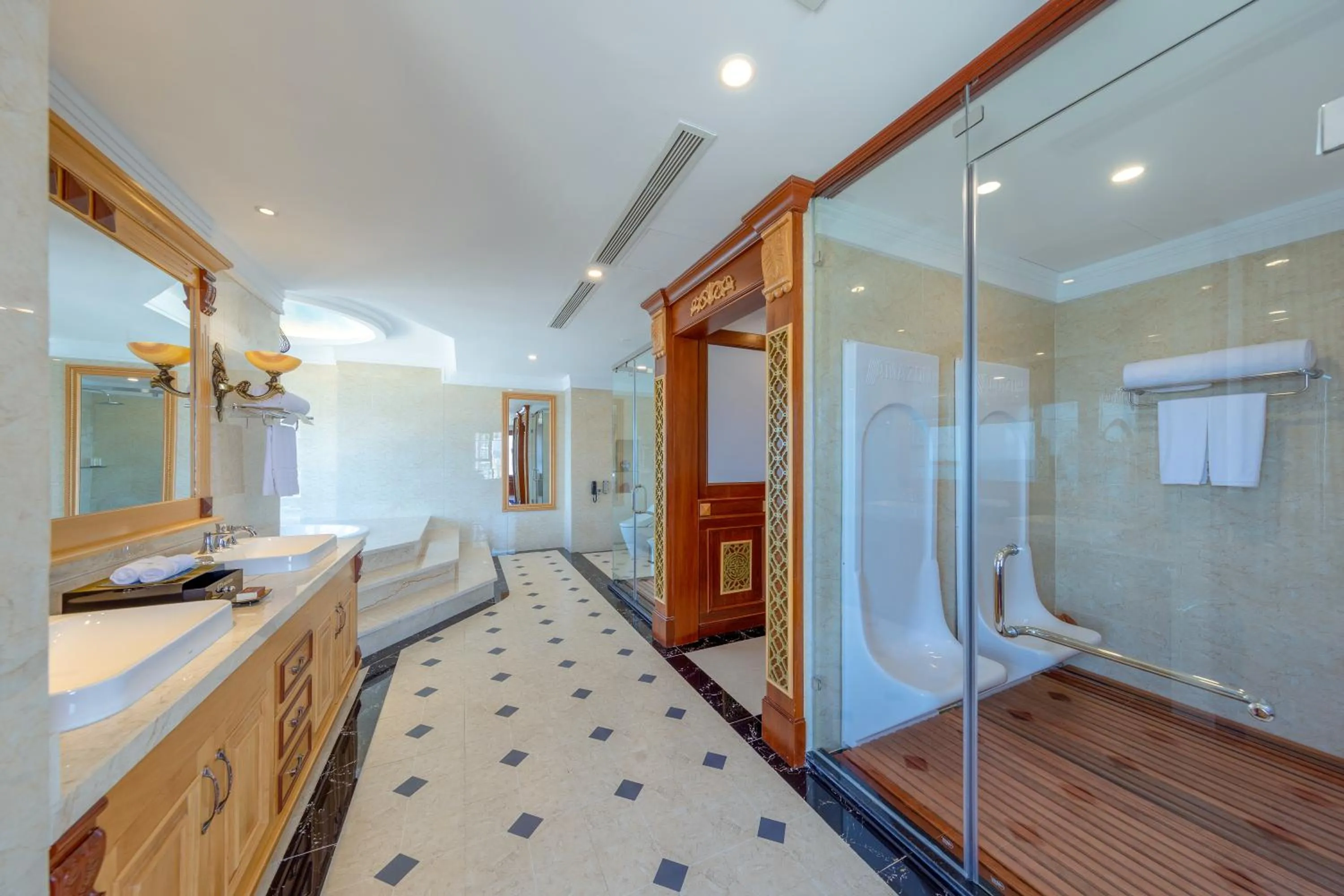 Bathroom in DLG Hotel Danang