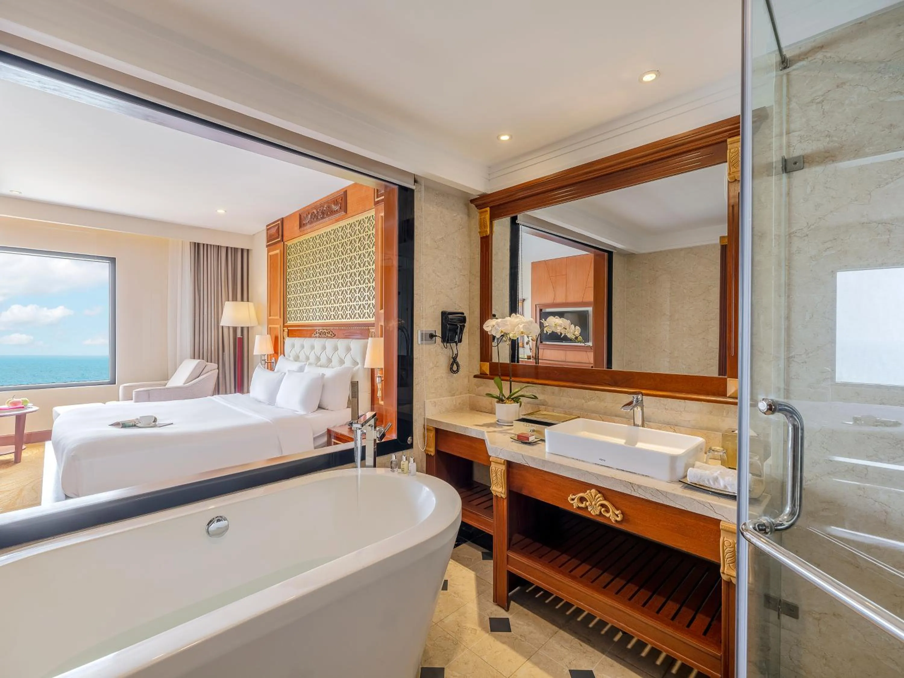 Bath, Bed in DLG Hotel Danang