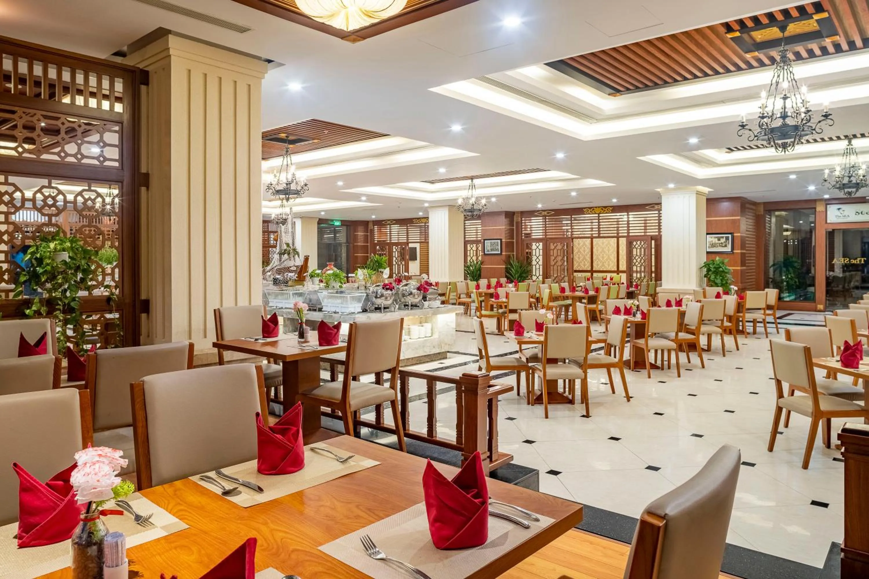 Restaurant/places to eat in DLG Hotel Danang