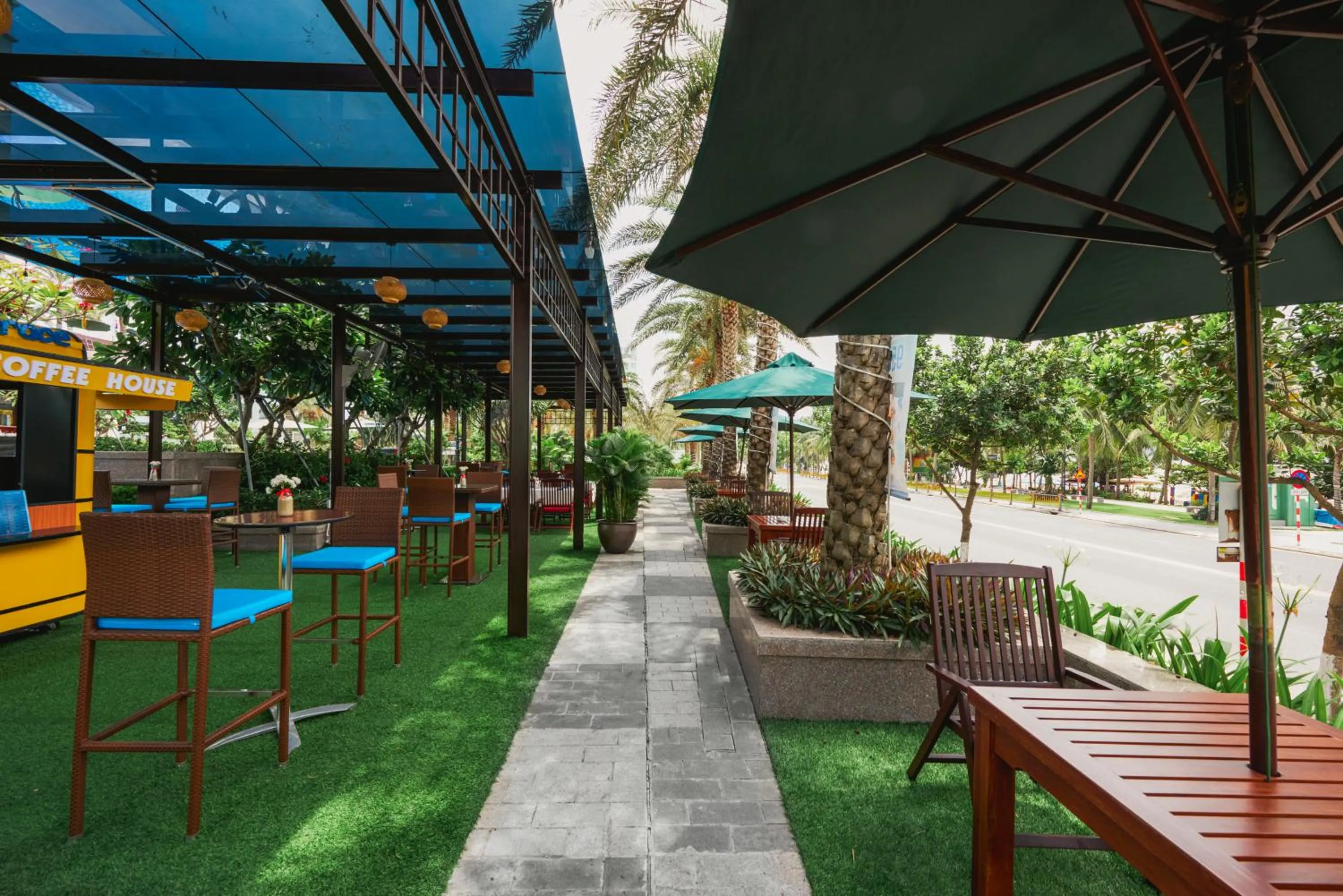 Lounge or bar in DLG Hotel Danang