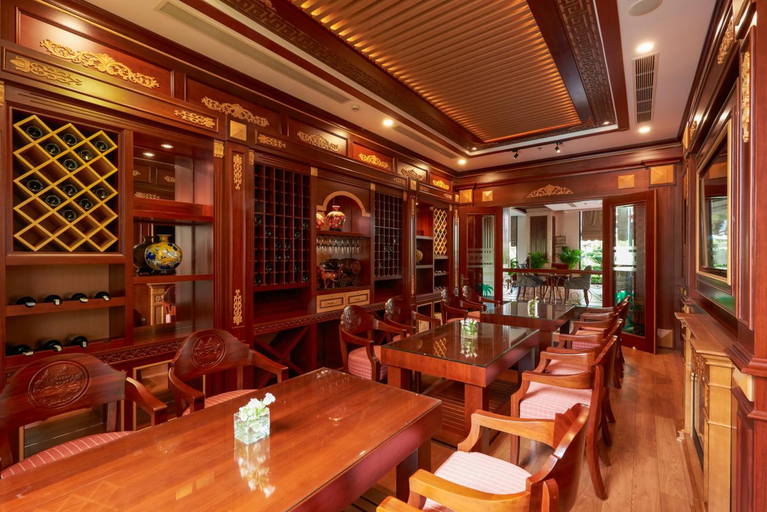 Lounge or bar in DLG Hotel Danang
