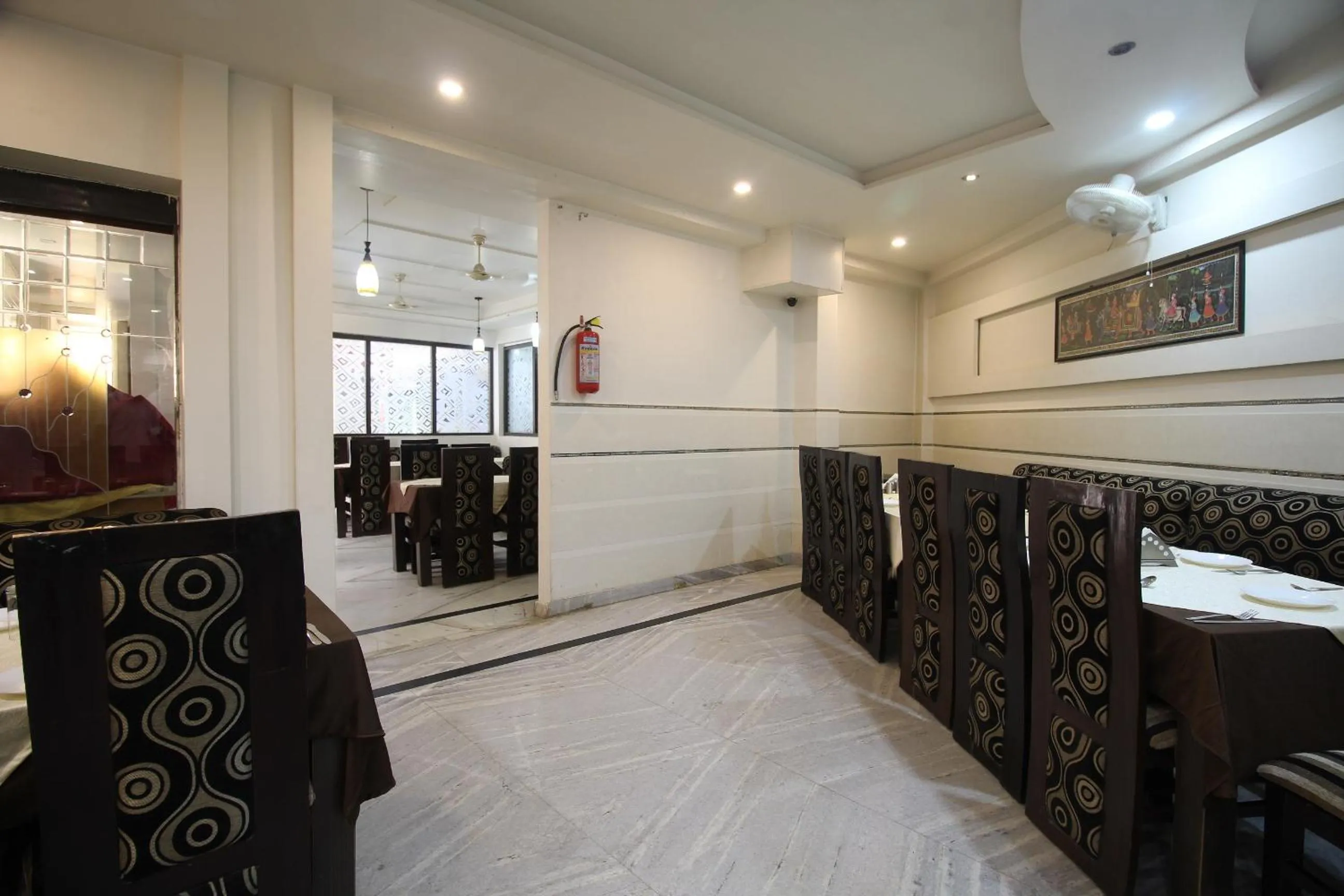 Restaurant/places to eat in FabExpress Alpine