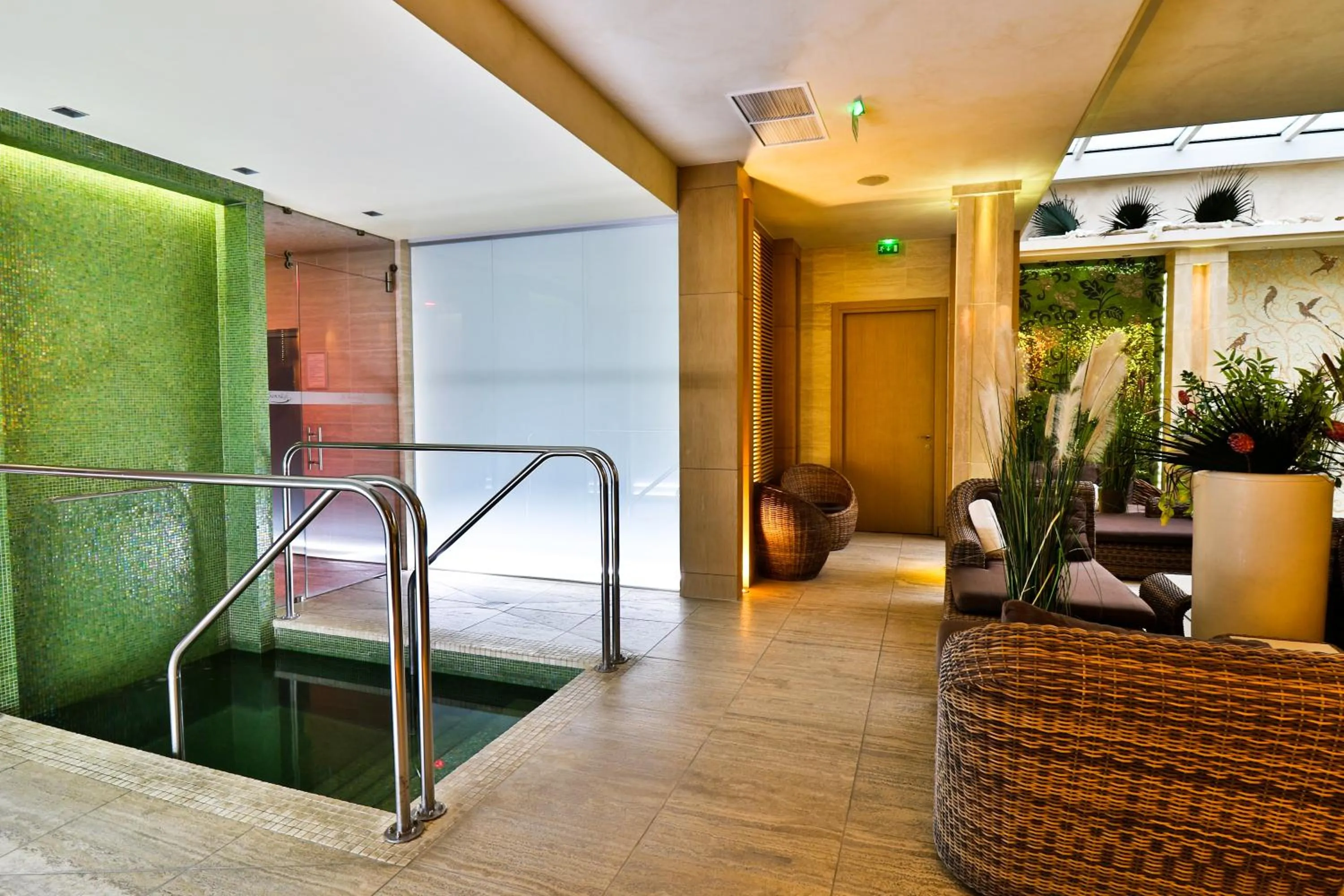 Spa and wellness centre/facilities in Hostellerie La Farandole