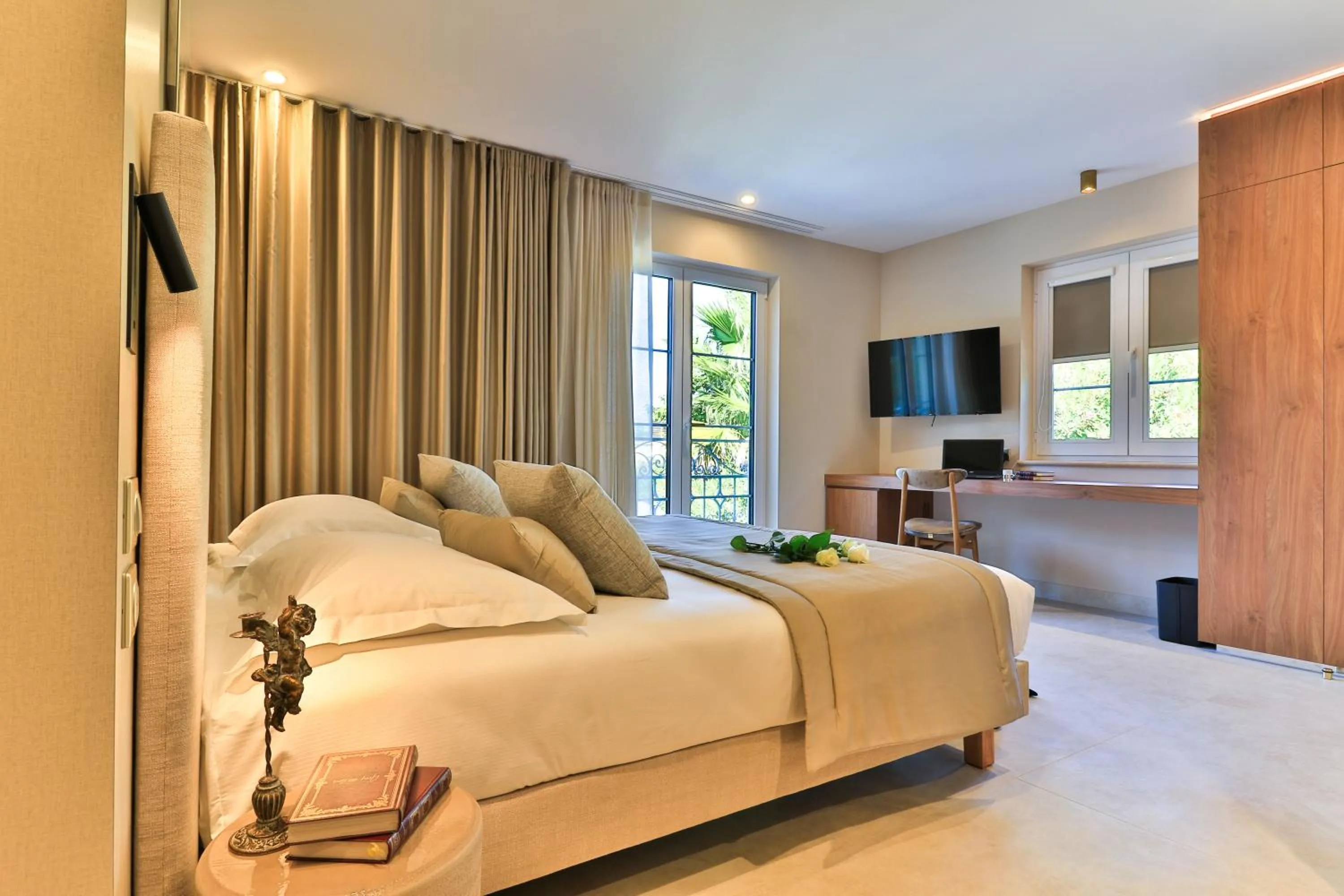 Bed in Hostellerie La Farandole