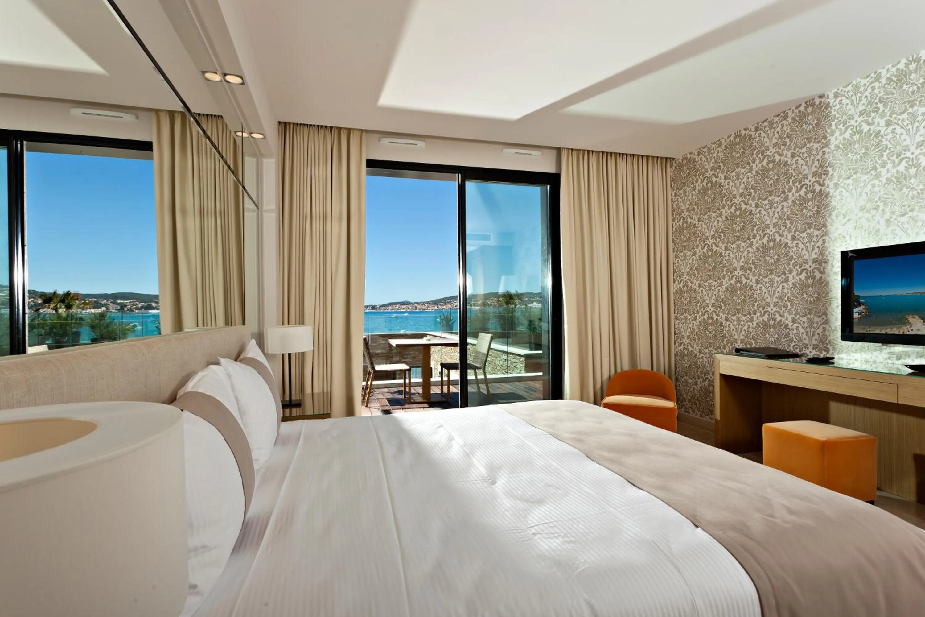 Day, Bed in Hostellerie La Farandole