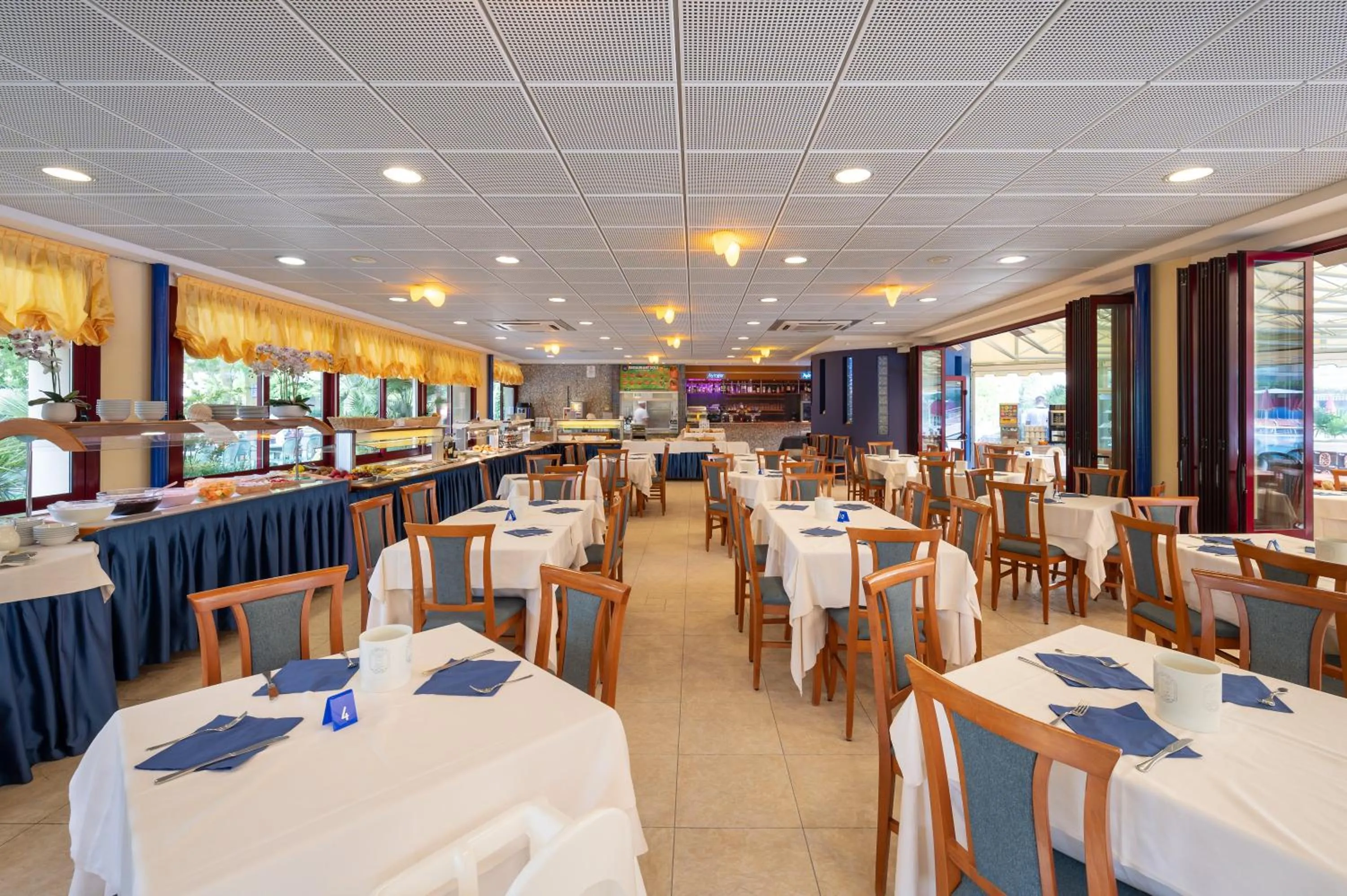 Restaurant/places to eat in Villaggio Planetarium Resort