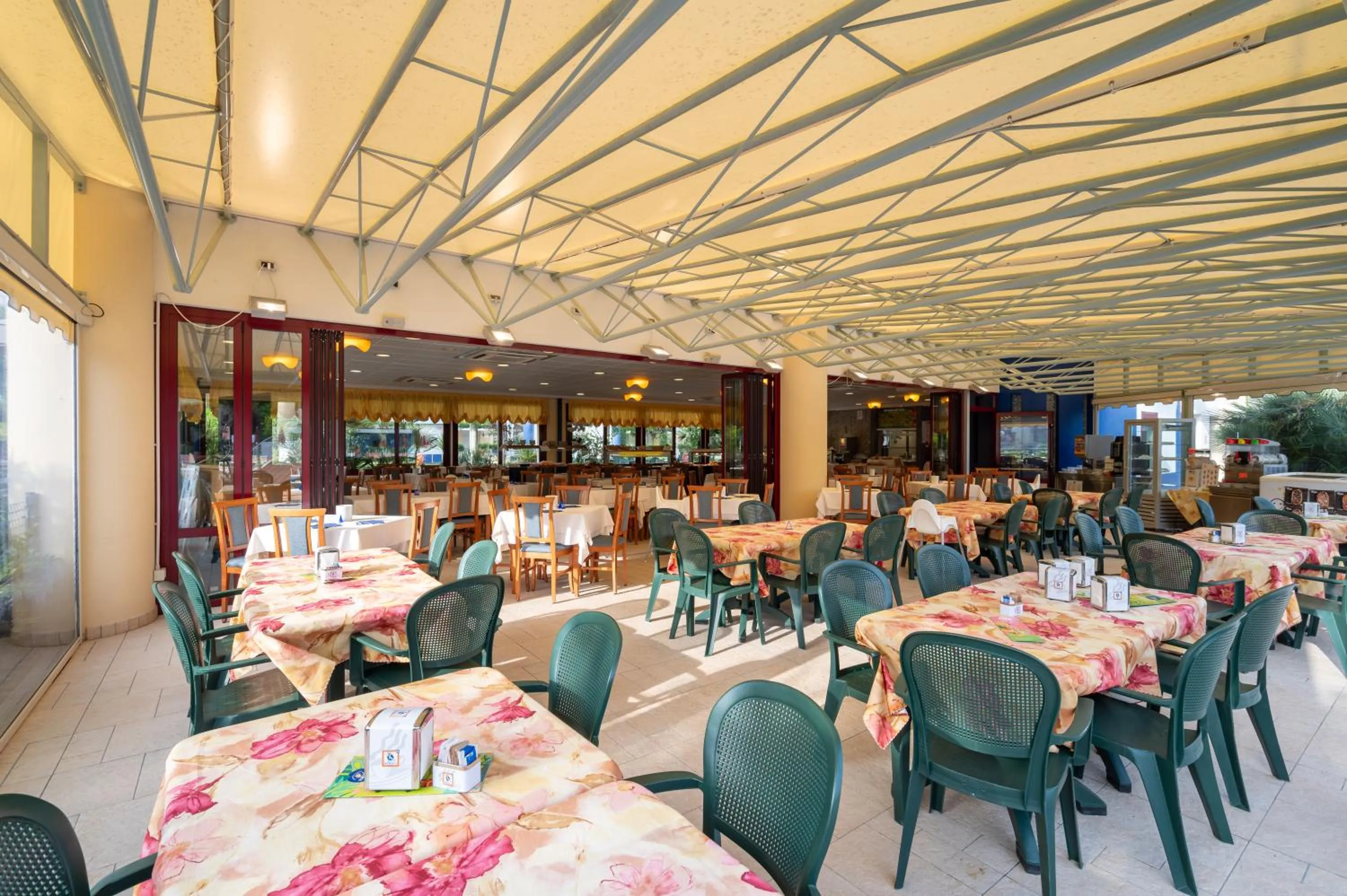 Restaurant/places to eat in Villaggio Planetarium Resort