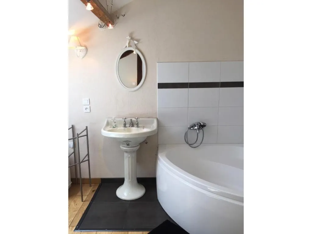 Bathroom in La Ferme des Moulineaux