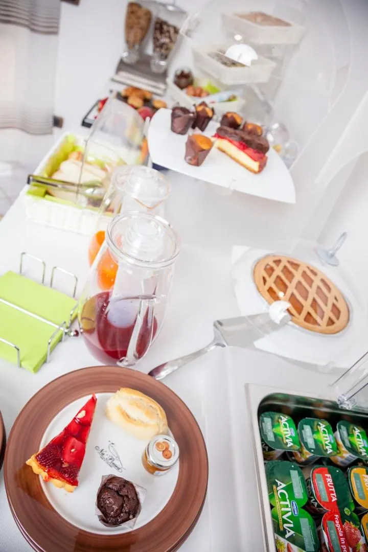 Buffet breakfast in Na' Poesia B&B di Charme