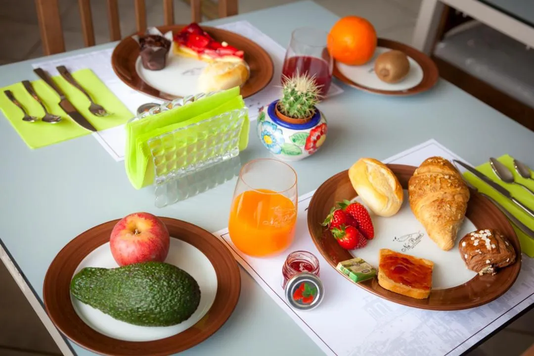 Buffet breakfast in Na' Poesia B&B di Charme