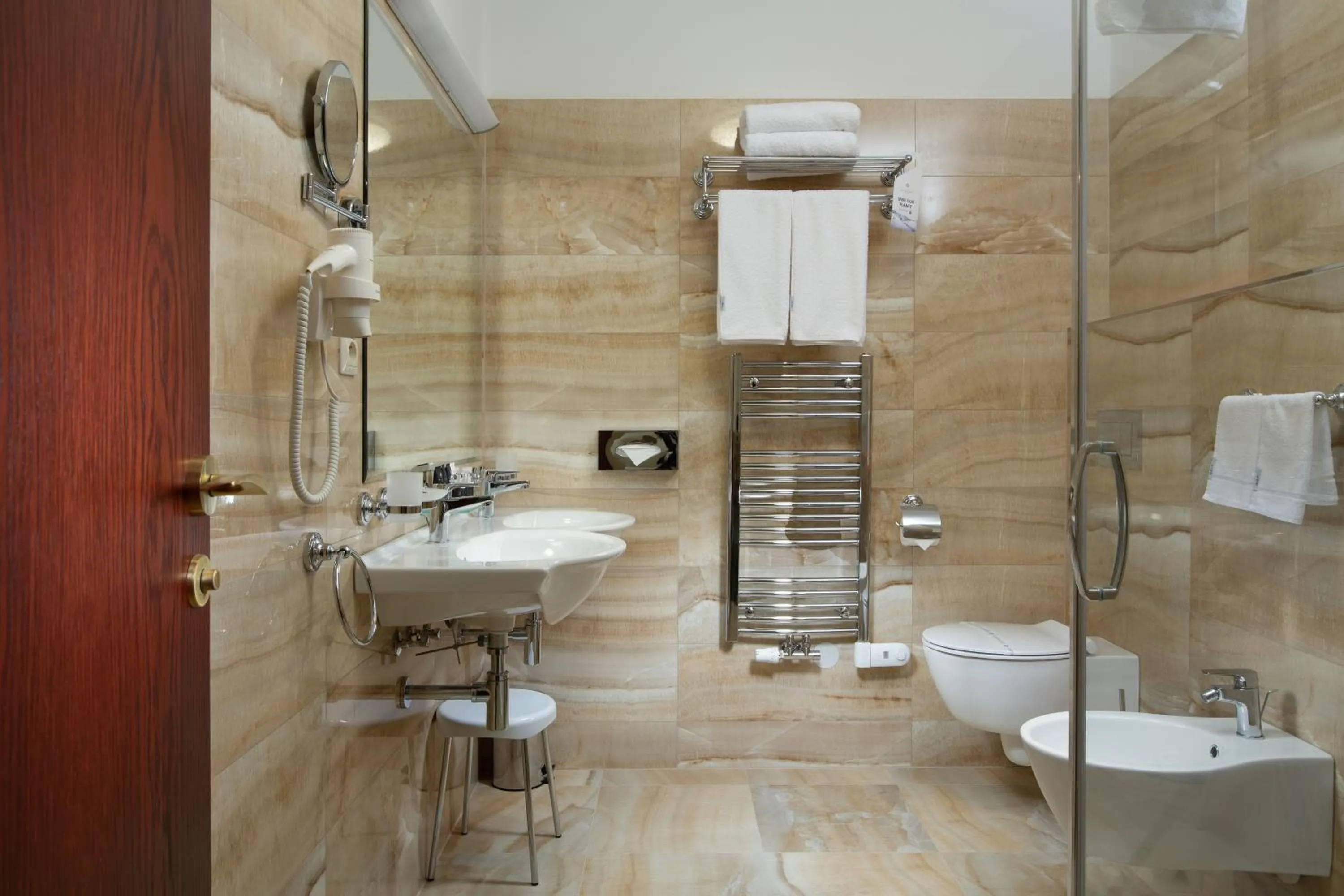 Shower in Grandhotel Nabokov