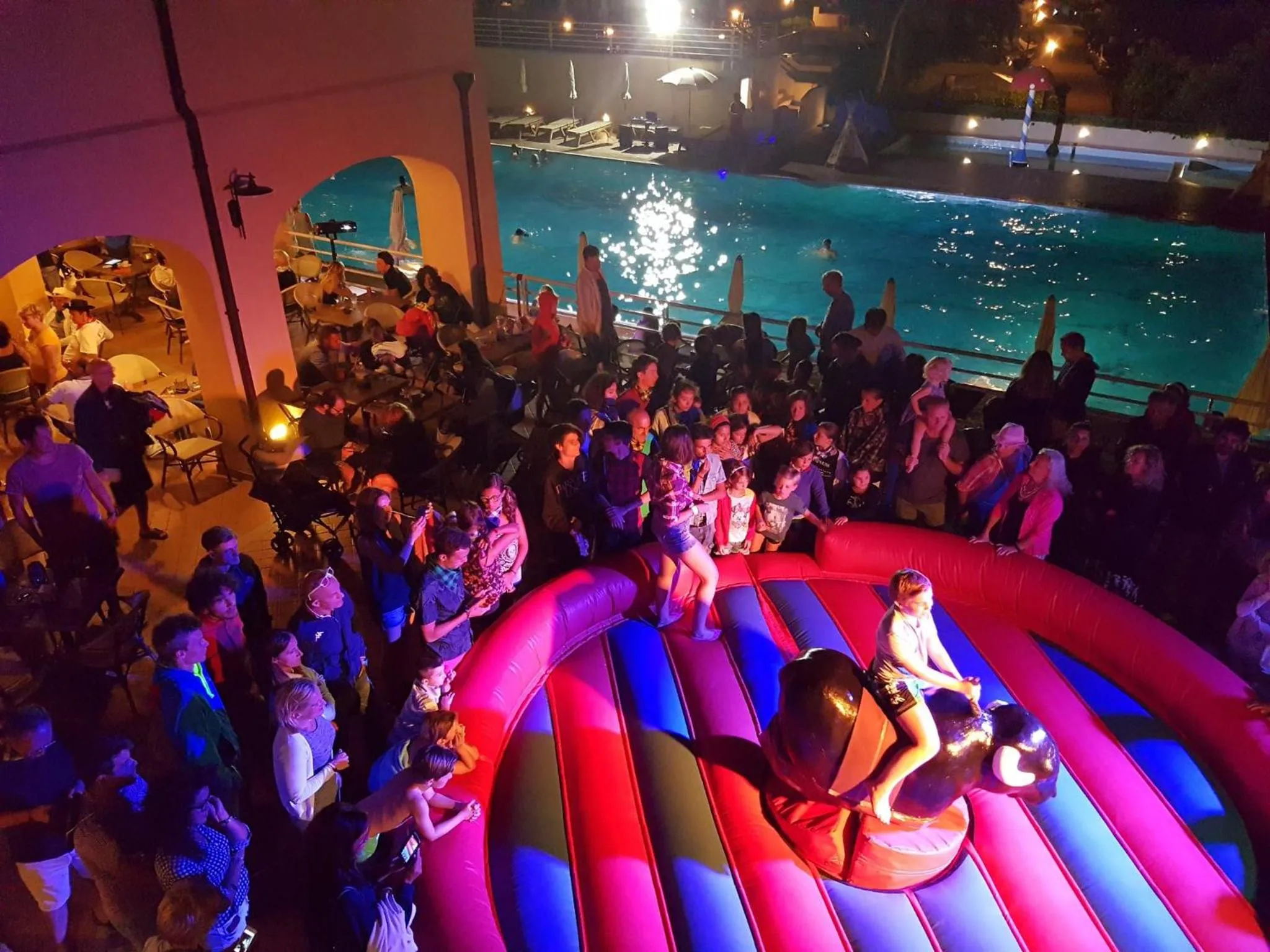 Evening entertainment in Il Villaggio Di Giuele