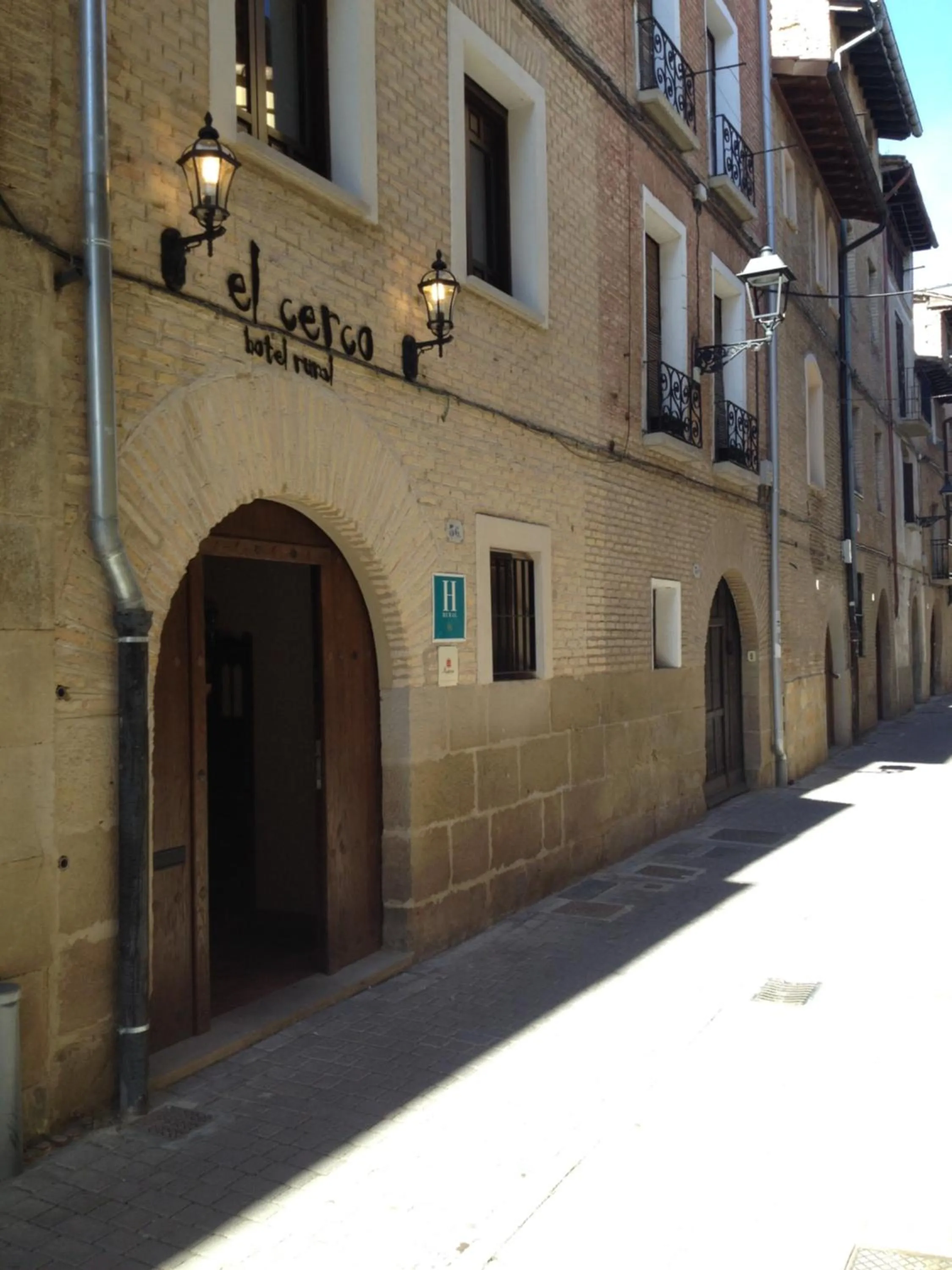 Facade/entrance in Hotel El Cerco